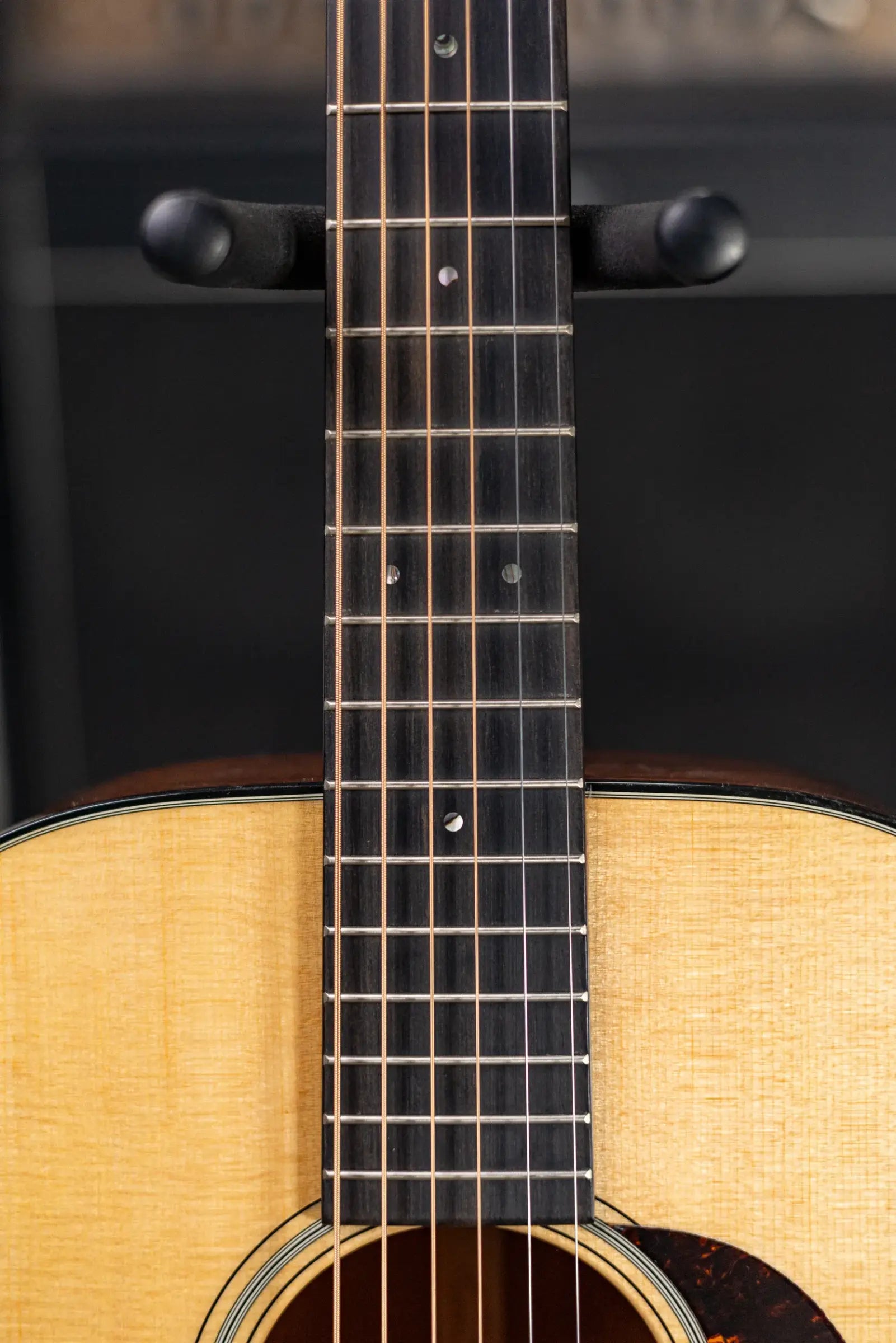 Martin 00-18 Standard Series Acoustic Guitar with Hardshell Case