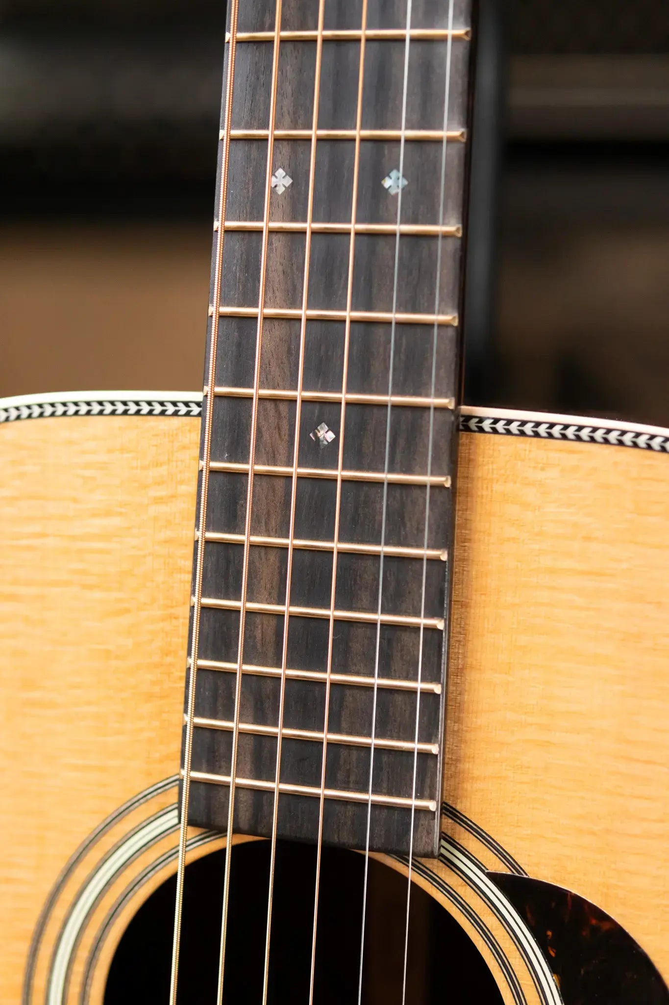 Martin 00-28 Modern Deluxe Acoustic Guitar with Hardshell Case