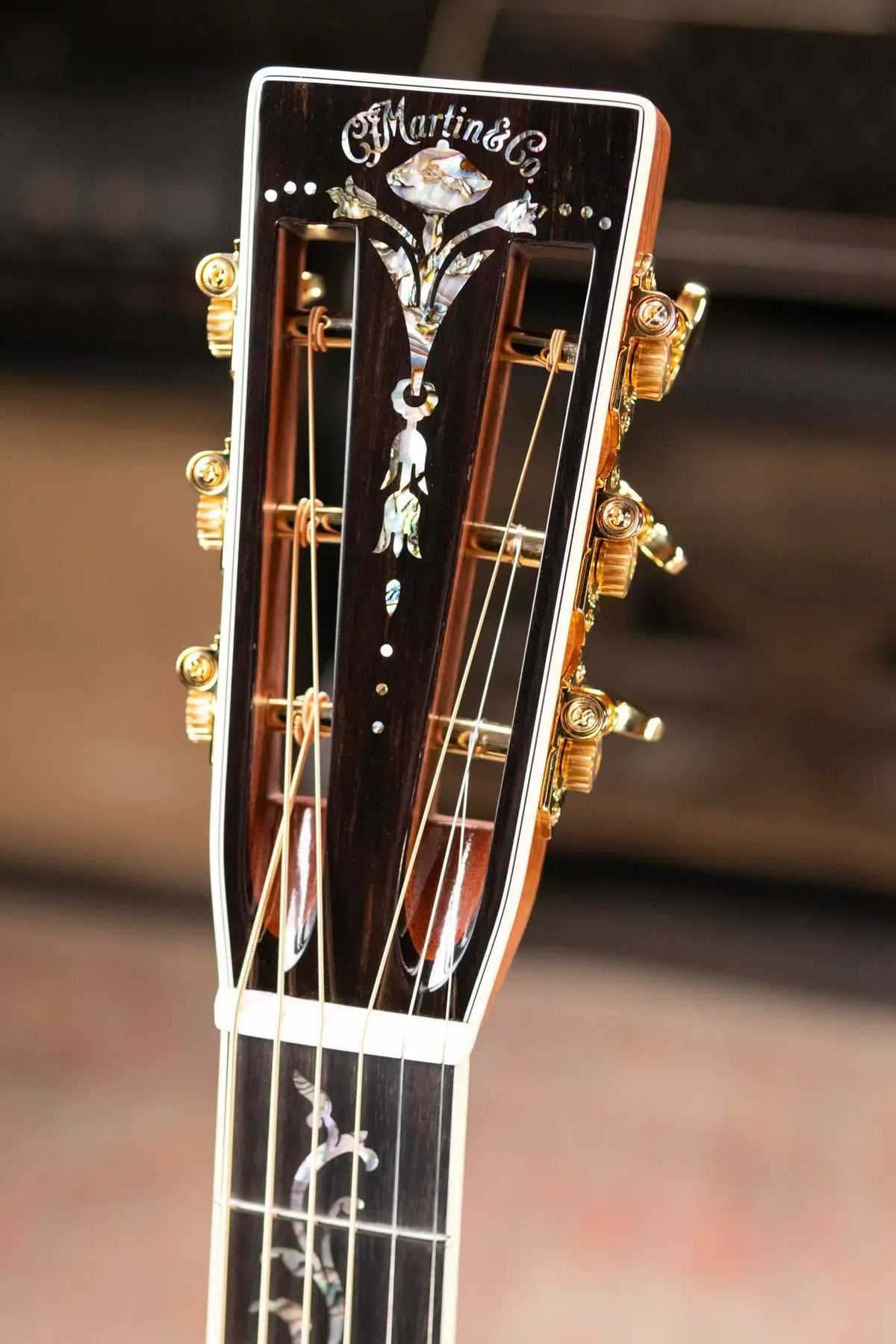 Martin Custom Shop 00 12-Fret Acoustic Guitar - Exceptional Broad Figured Koa with Hardshell Case