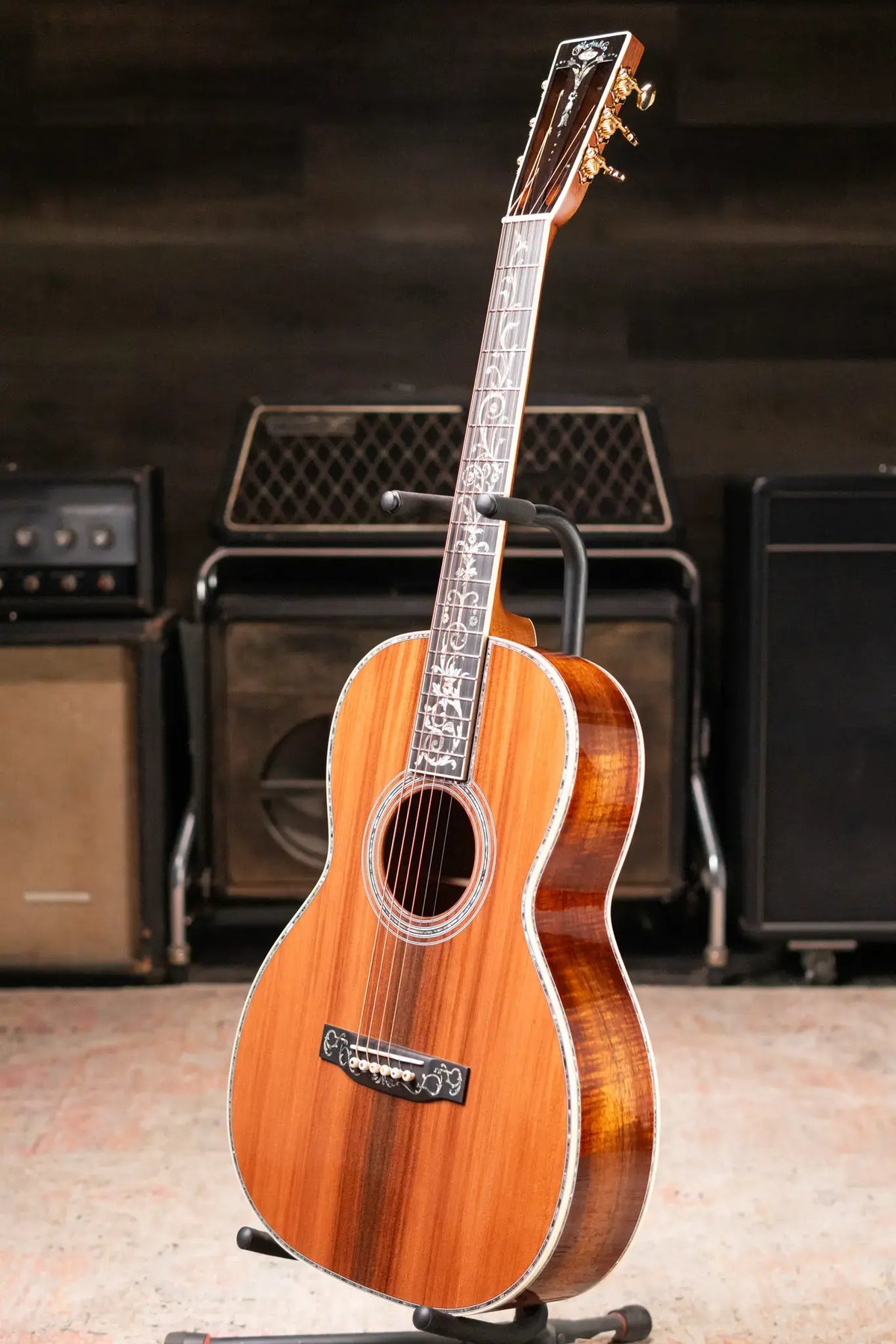 Martin Custom Shop 00 12-Fret Acoustic Guitar - Exceptional Broad Figured Koa with Hardshell Case