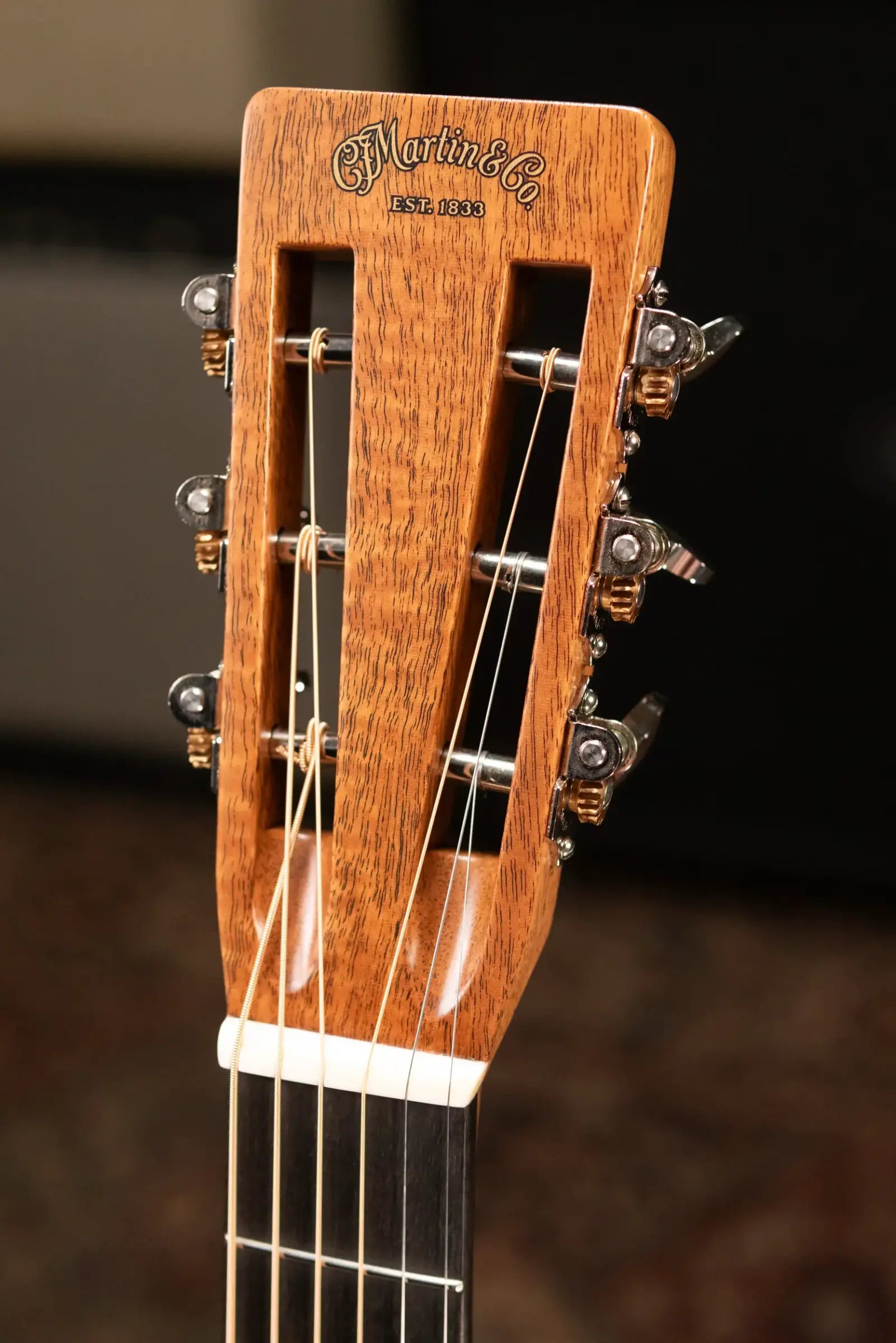 Martin Custom Style 00 Acoustic Guitar - Flamed Mahogany/Western Red Cedar, 1935 Sunburst with Hardshell Case