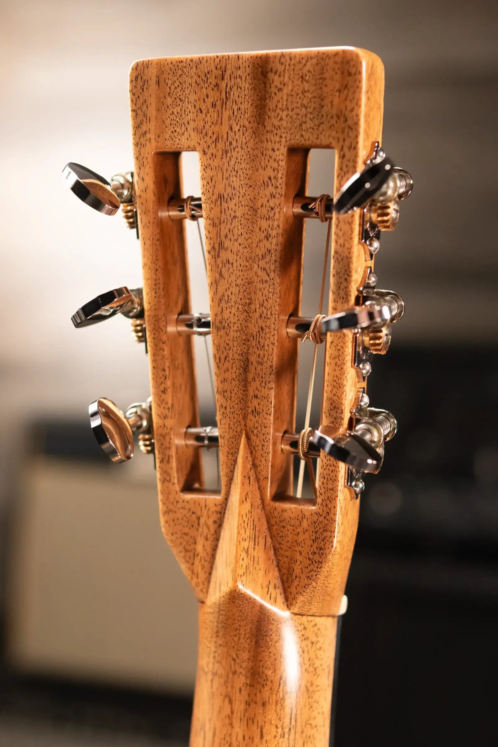 Martin Custom Style 00 Acoustic Guitar - Flamed Mahogany/Western Red Cedar, 1935 Sunburst with Hardshell Case