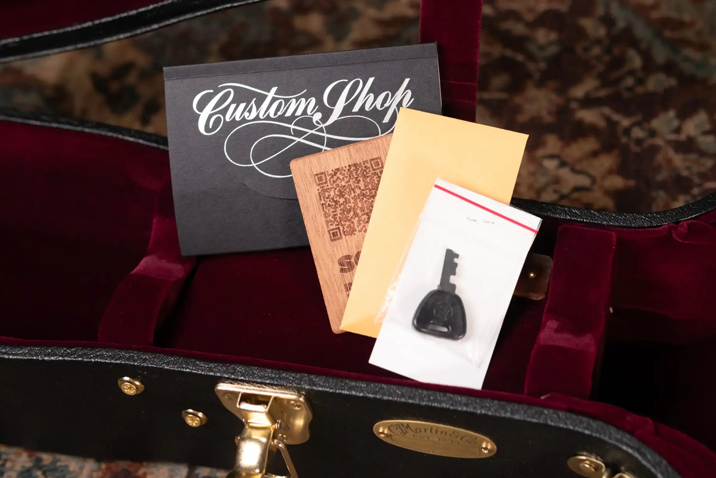 Martin Custom Style 00 Acoustic Guitar - Flamed Mahogany/Western Red Cedar, 1935 Sunburst with Hardshell Case