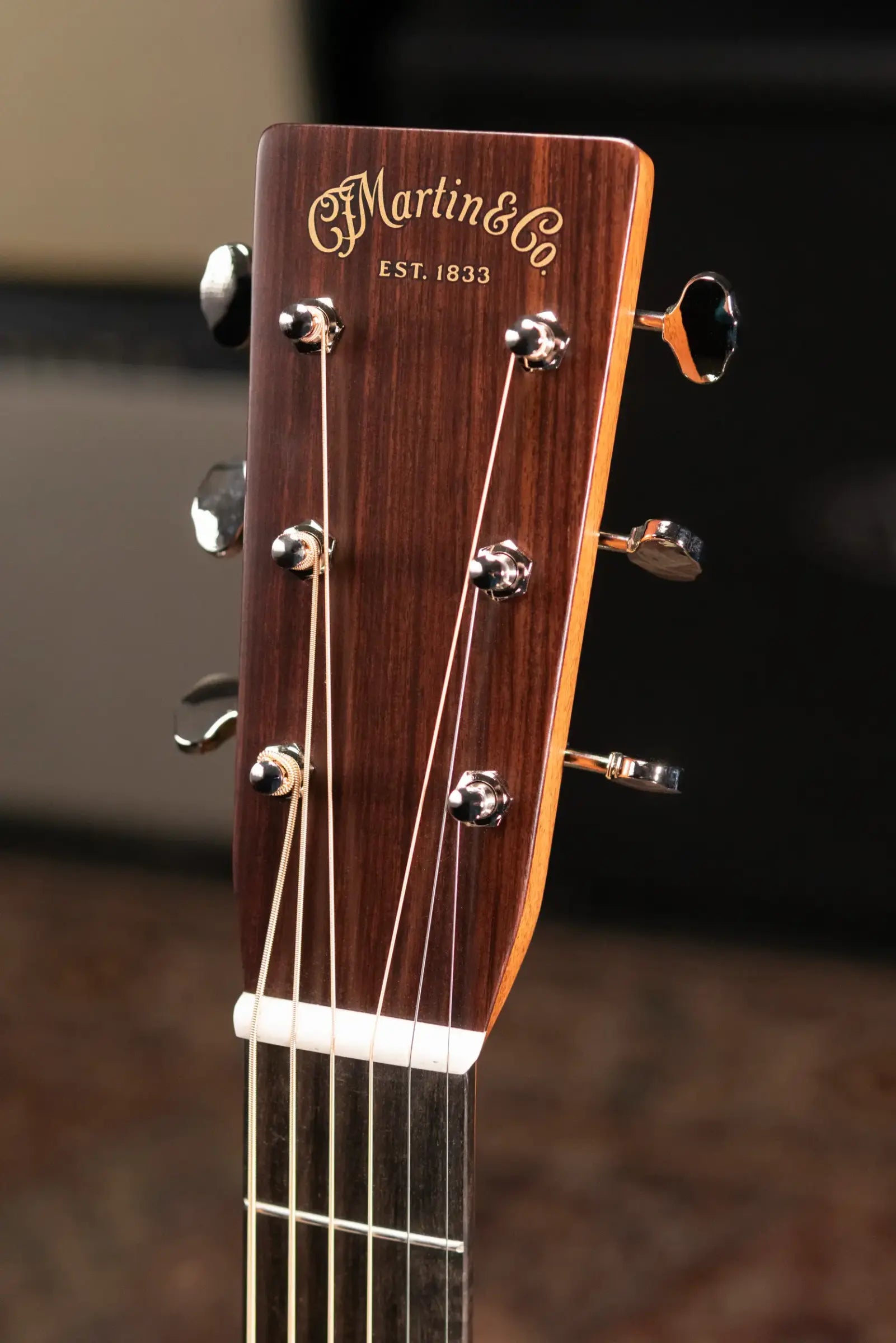 Martin OM-28 Acoustic Guitar - Gloss 1933 Ambertone with Hardshell Case