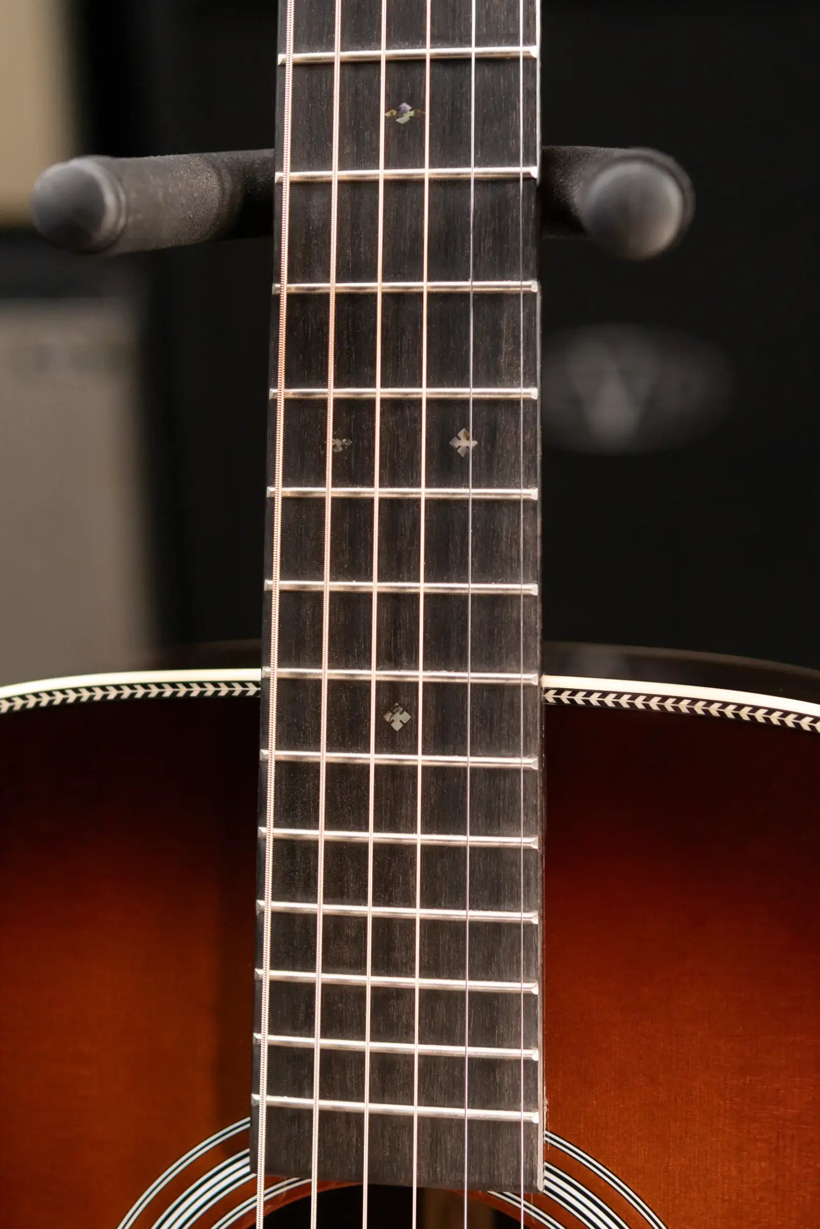 Martin OM-28 Acoustic Guitar - Gloss 1933 Ambertone with Hardshell Case