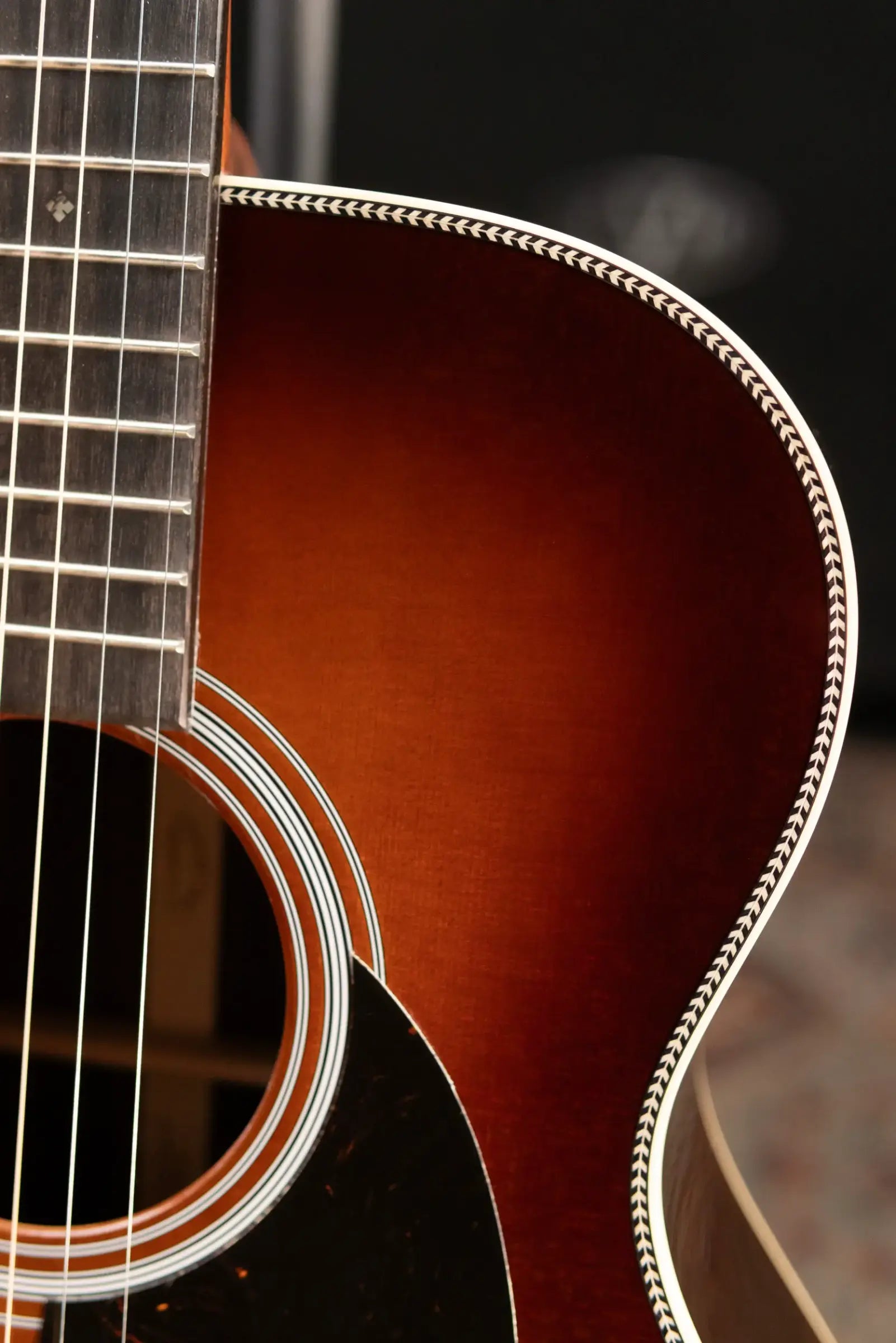 Martin OM-28 Acoustic Guitar - Gloss 1933 Ambertone with Hardshell Case