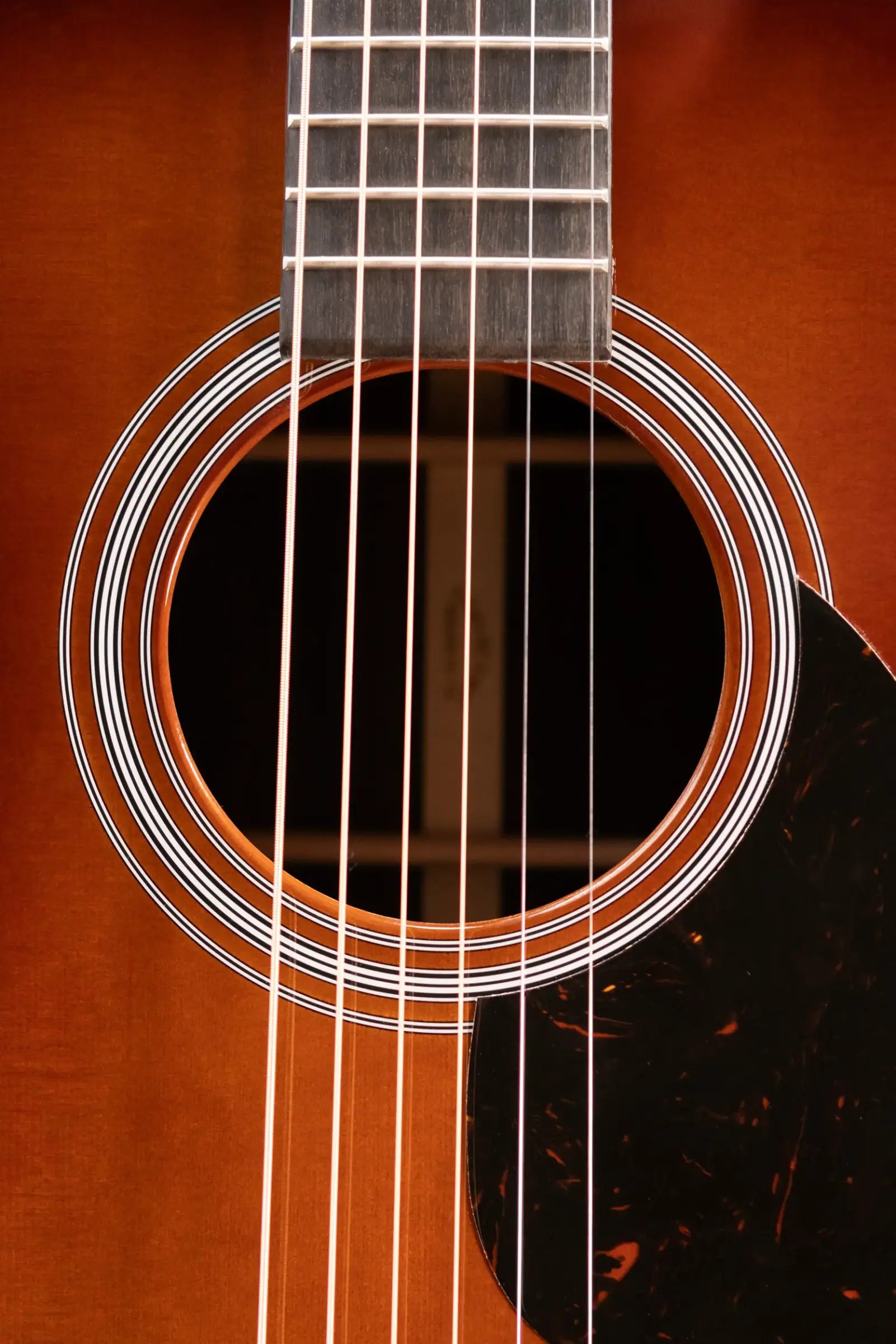 Martin OM-28 Acoustic Guitar - Gloss 1933 Ambertone with Hardshell Case