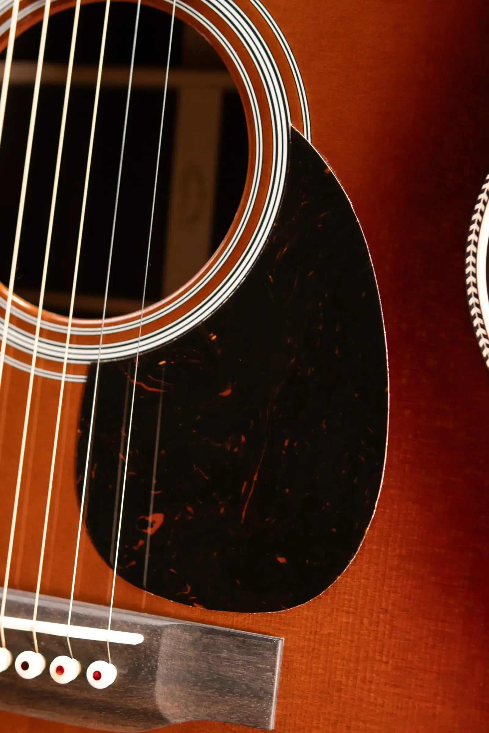 Martin OM-28 Acoustic Guitar - Gloss 1933 Ambertone with Hardshell Case
