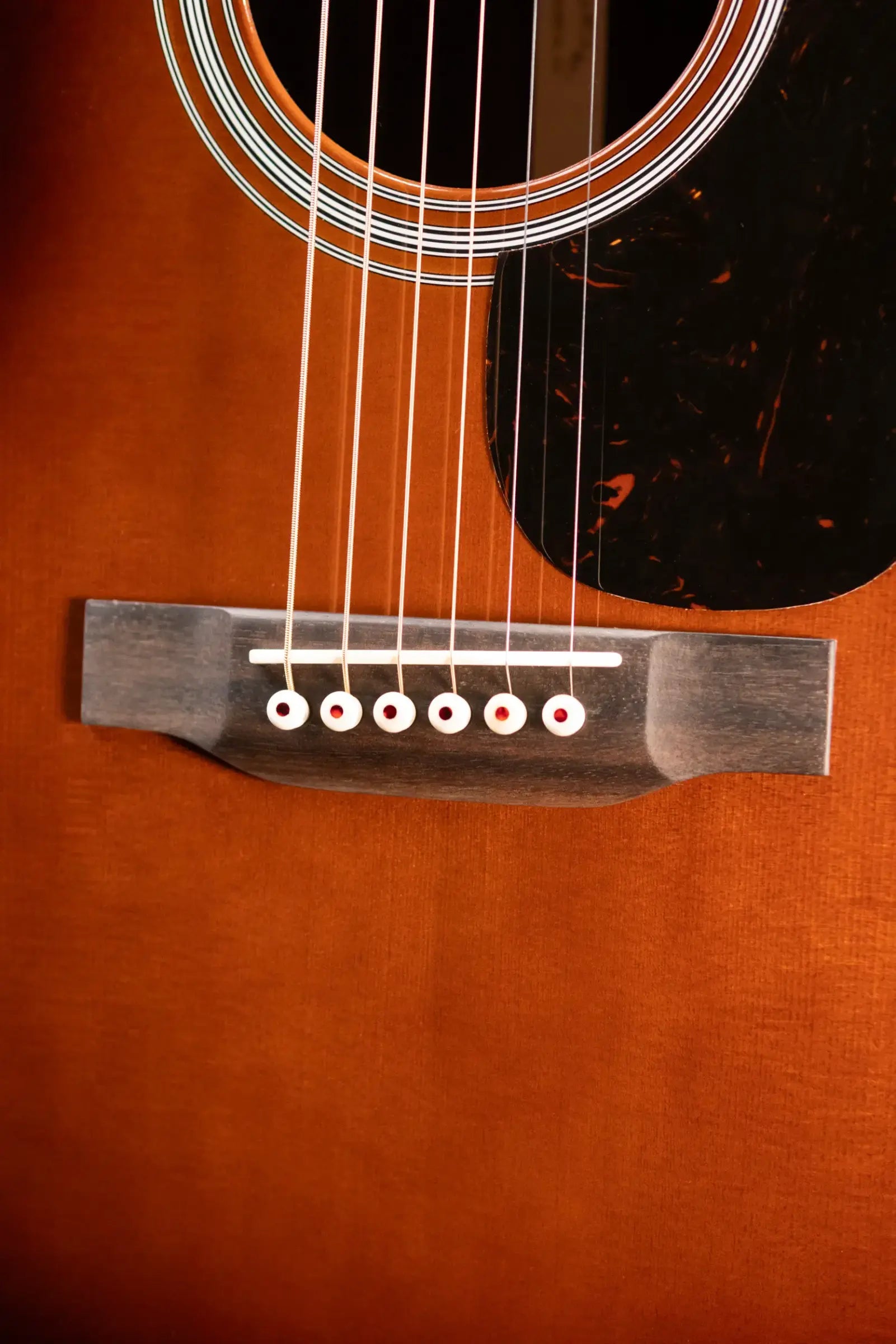 Martin OM-28 Acoustic Guitar - Gloss 1933 Ambertone with Hardshell Case