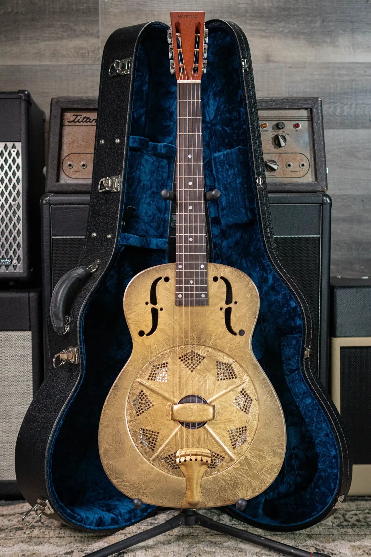 National Gold Dueco 14-Fret Resonator Guitar with Hardshell Case