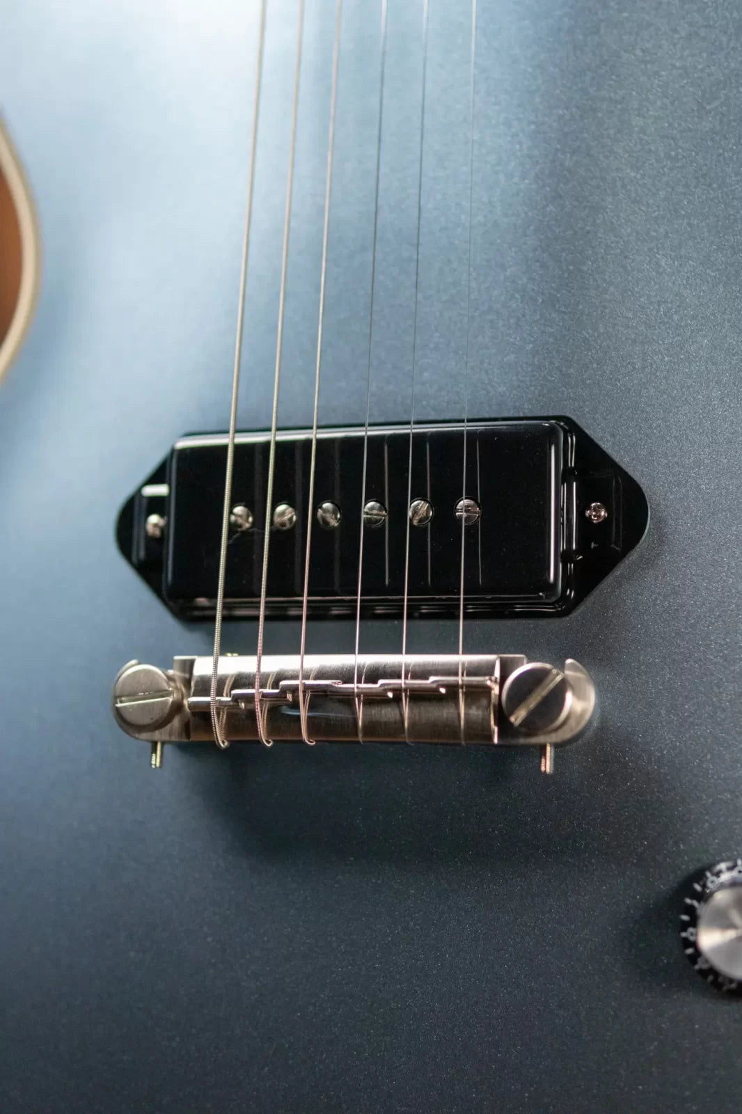 Epiphone Jared James Nichols "Blues Power" Les Paul Custom with EpiLite Case - Aged Pehlam Blue