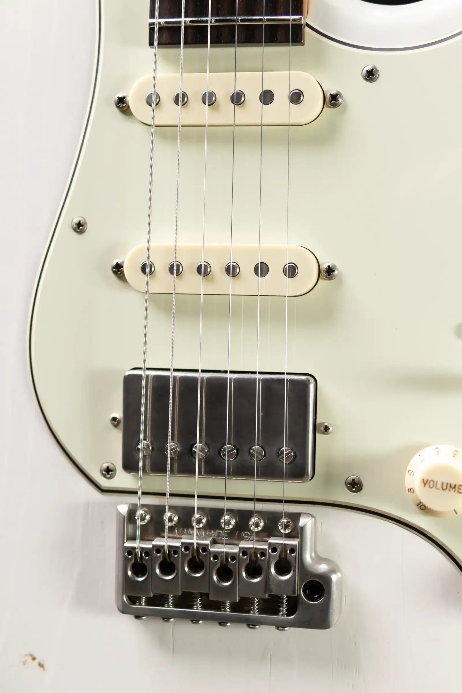 Novo Custom Idris HSS Electric Guitar - Olympic White over '64 3-Tone Burst with Gig Bag