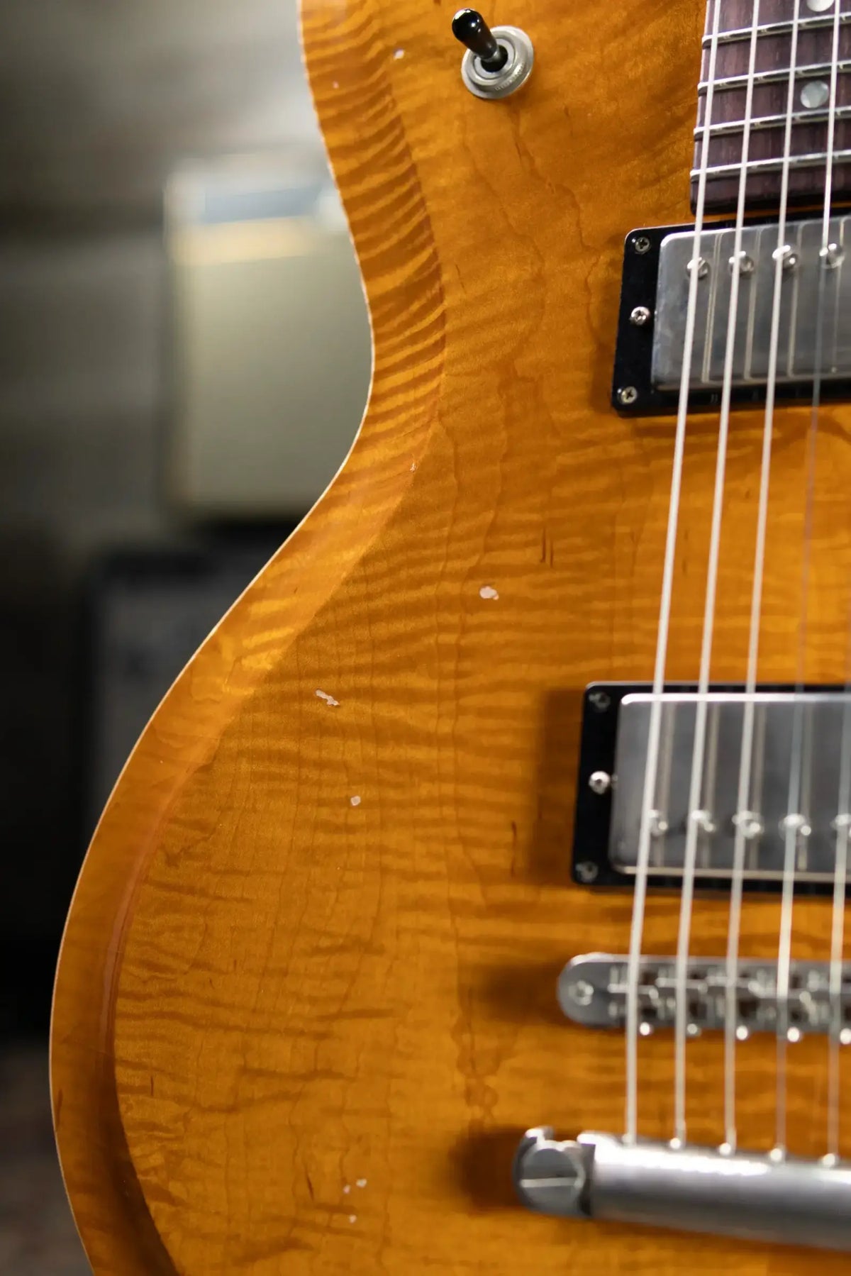 Novo Dealer Limited Chambered Serus H2 Electric Guitar - Amber with Gig Bag