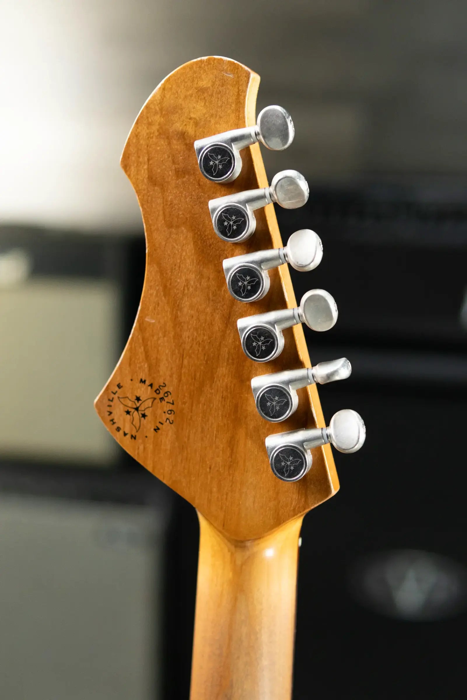 Novo Dealer Limited Serus J Electric Guitar - Shoreline Gold over '64 3-Tone Burst with Gig Bag
