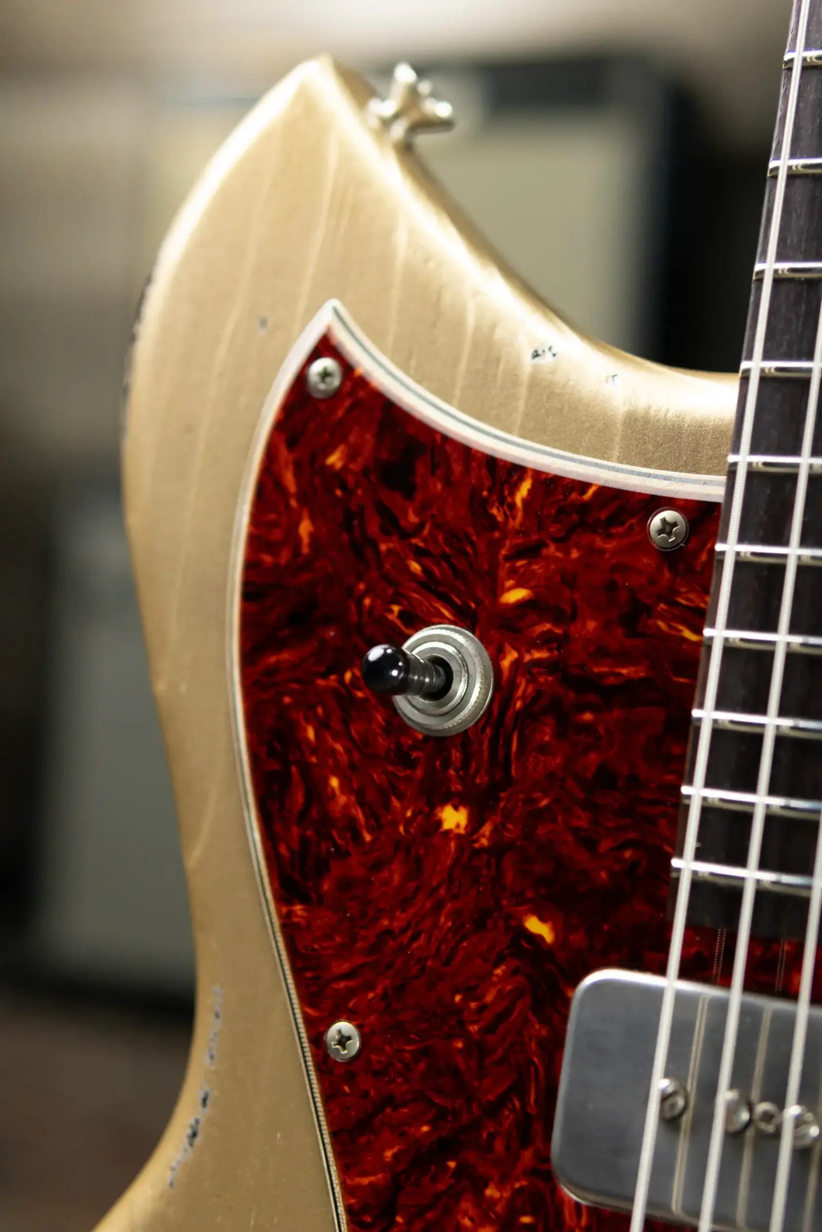 Novo Dealer Limited Serus J Electric Guitar - Shoreline Gold over '64 3-Tone Burst with Gig Bag