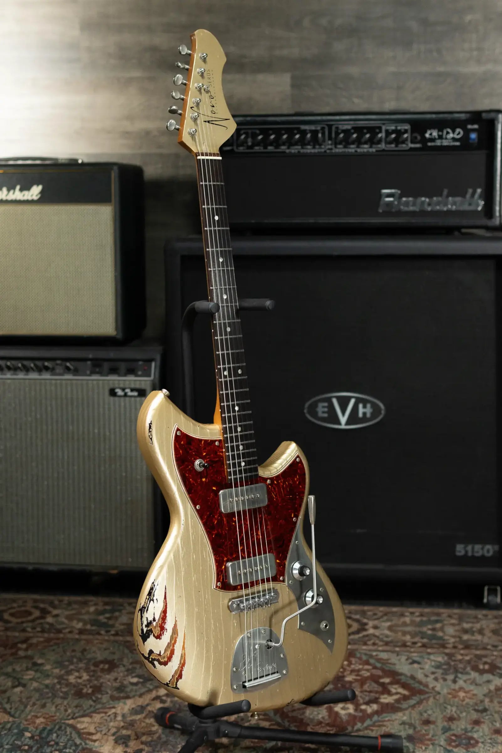 Novo Dealer Limited Serus J Electric Guitar - Shoreline Gold over '64 3-Tone Burst with Gig Bag