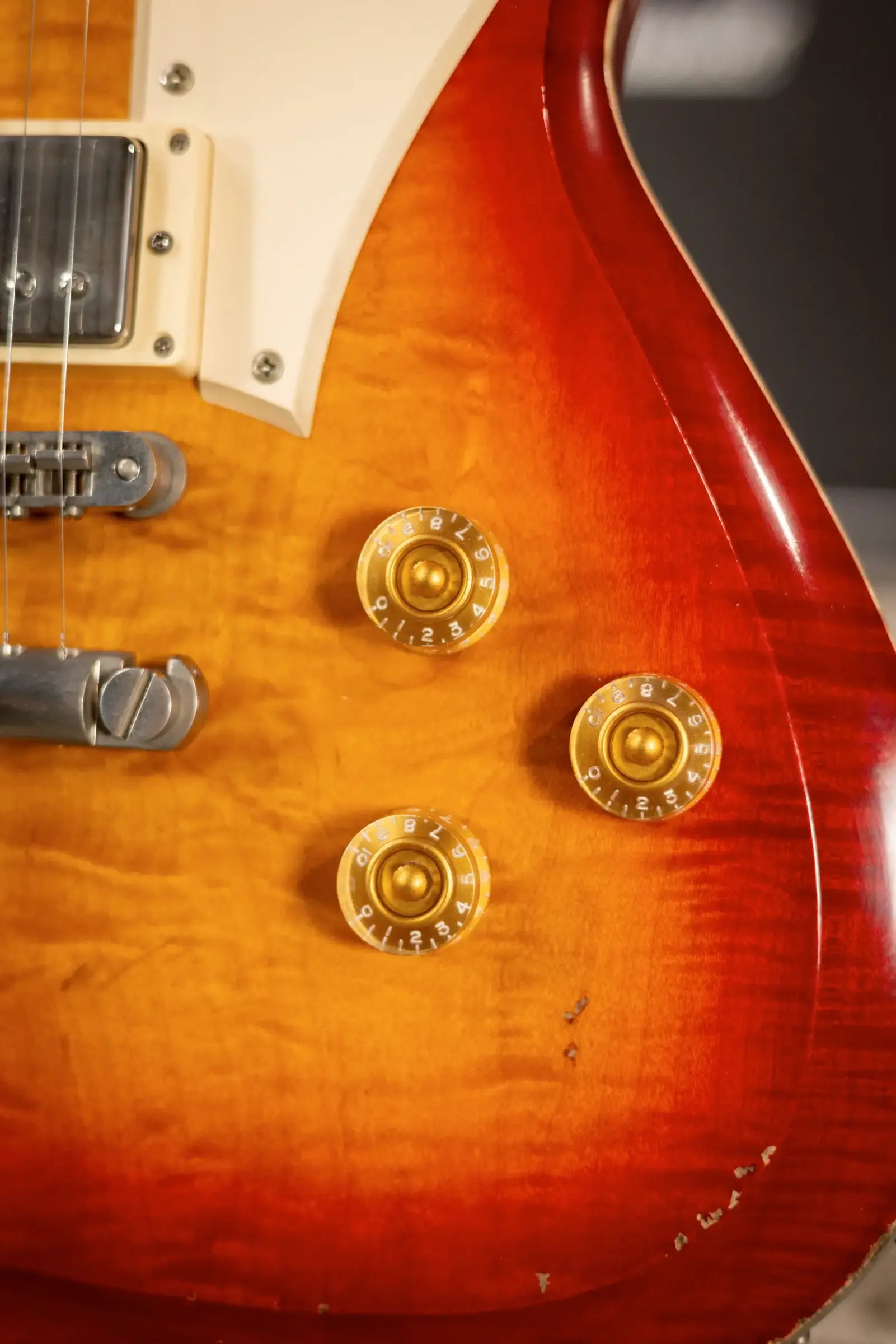 Novo Serus H2 Electric Guitar - Faded Cherry Burst with Gig Bag