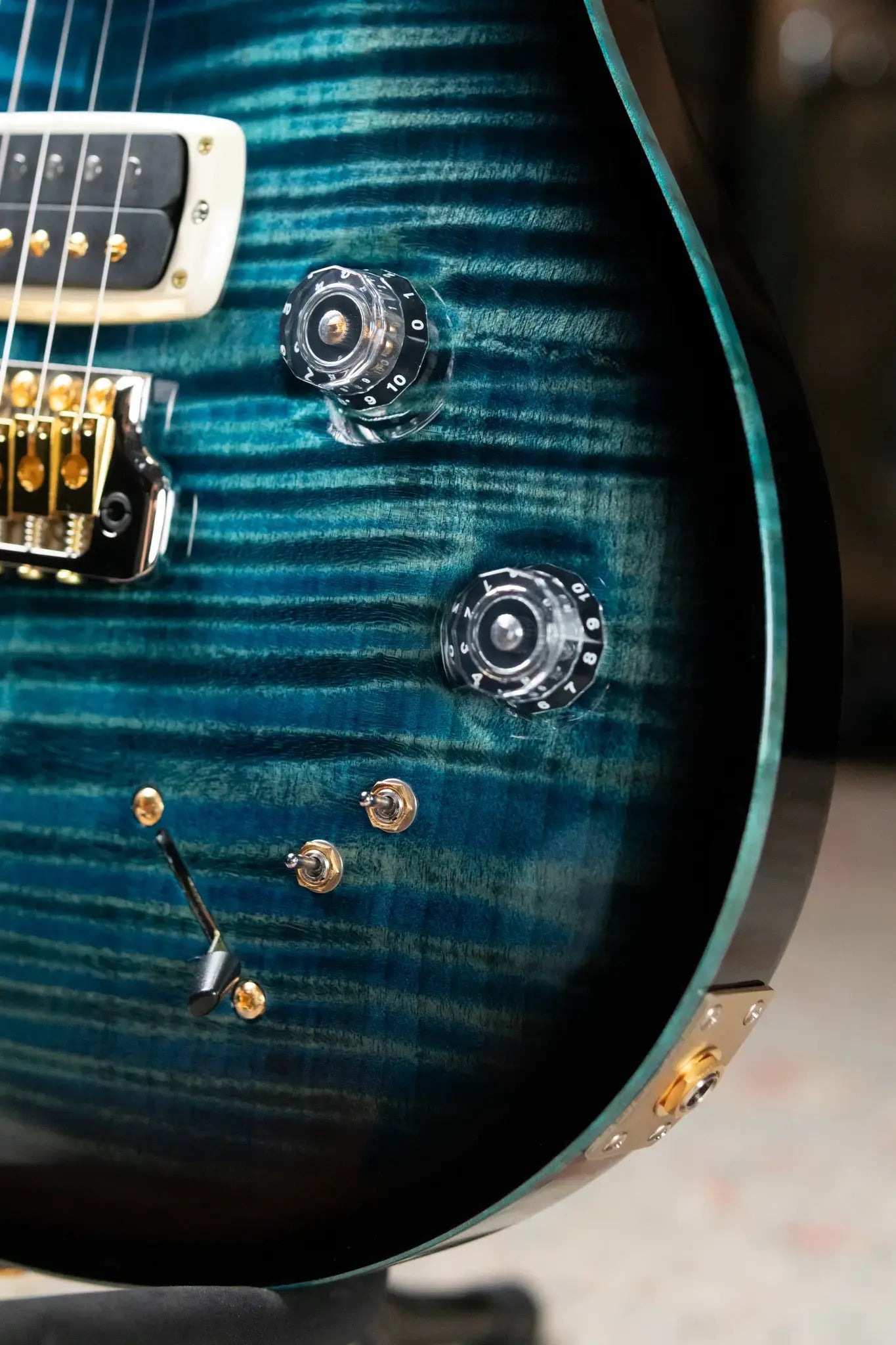 PRS Modern Eagle V Flame Maple 10-Top Electric Guitar - Cobalt Smokeburst with Hardshell Case