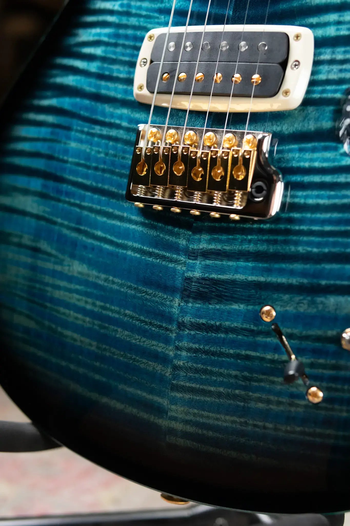 PRS Modern Eagle V Flame Maple 10-Top Electric Guitar - Cobalt Smokeburst with Hardshell Case