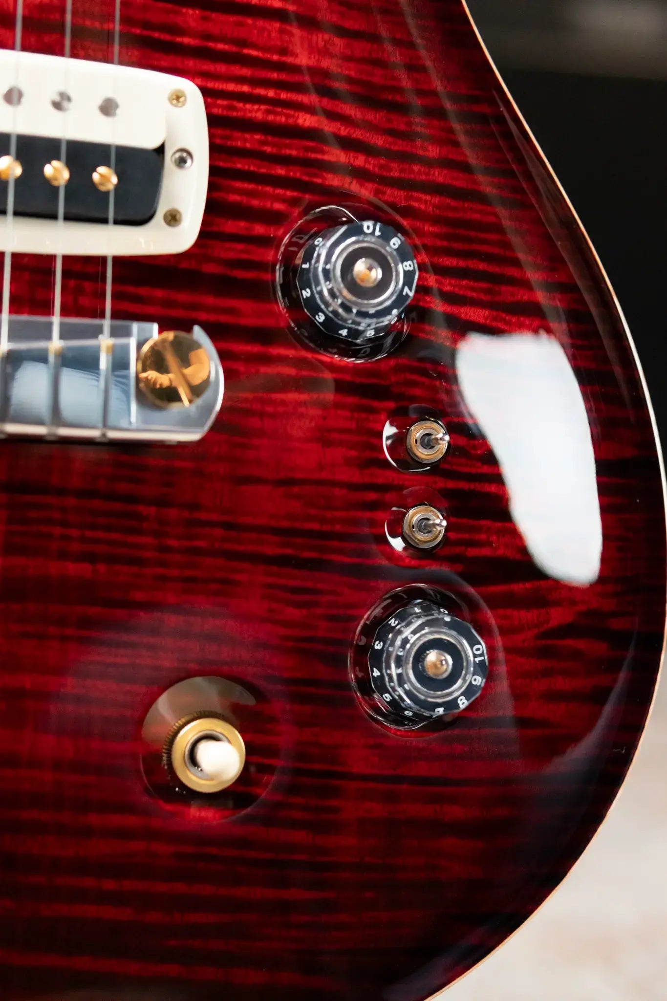 PRS Paul's Guitar Flame Maple 10-Top with Honduran Rosewood Fretboard - Fire Red Smokeburst with Hardshell Case