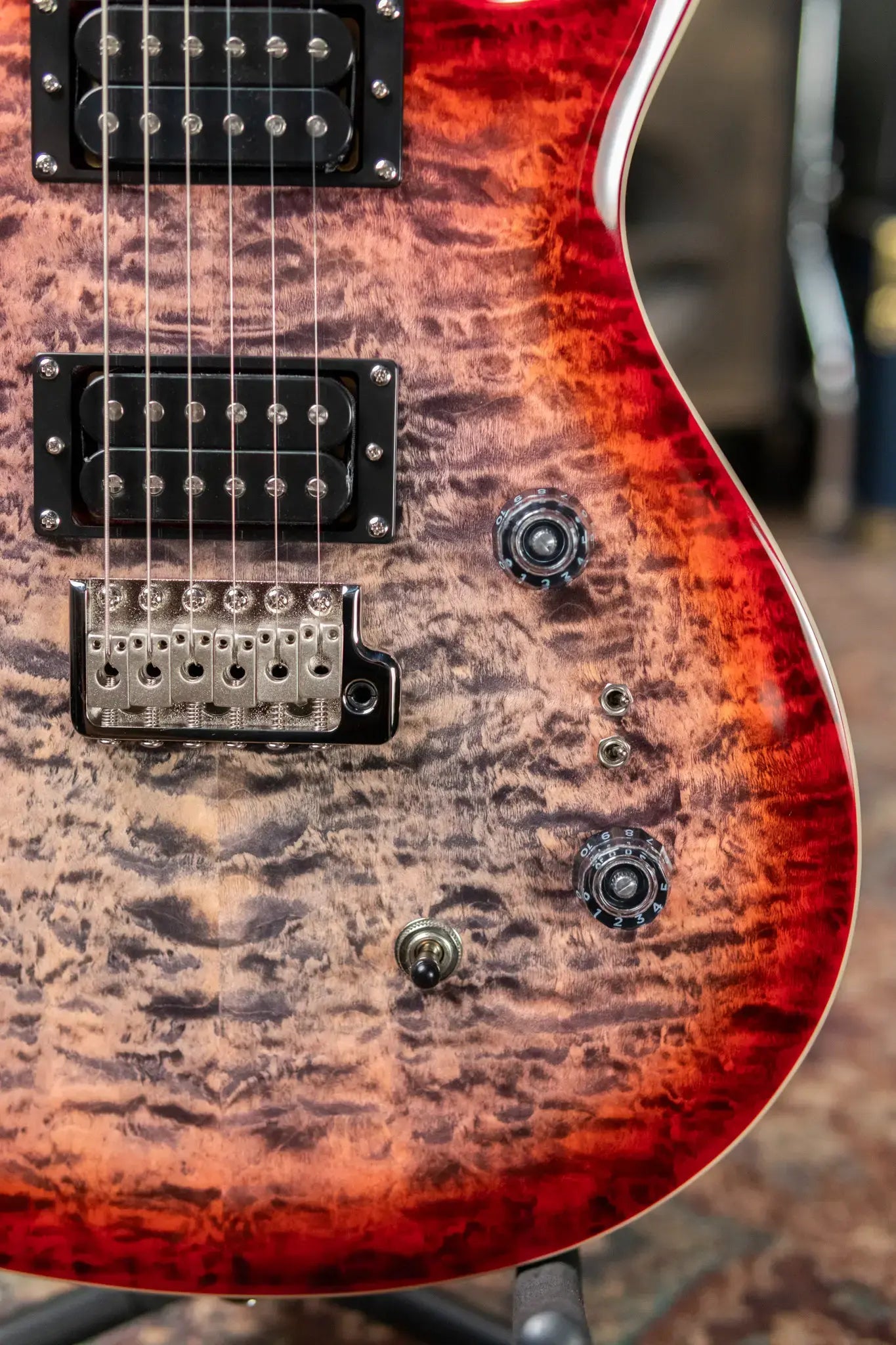 PRS SE Custom 24-08 - Charcoal Cherry Burst with Gig Bag