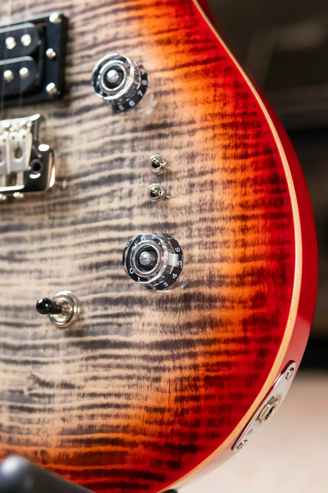 PRS SE Custom 24-08 Electric Guitar - Charcoal Cherry Burst with Gig Bag
