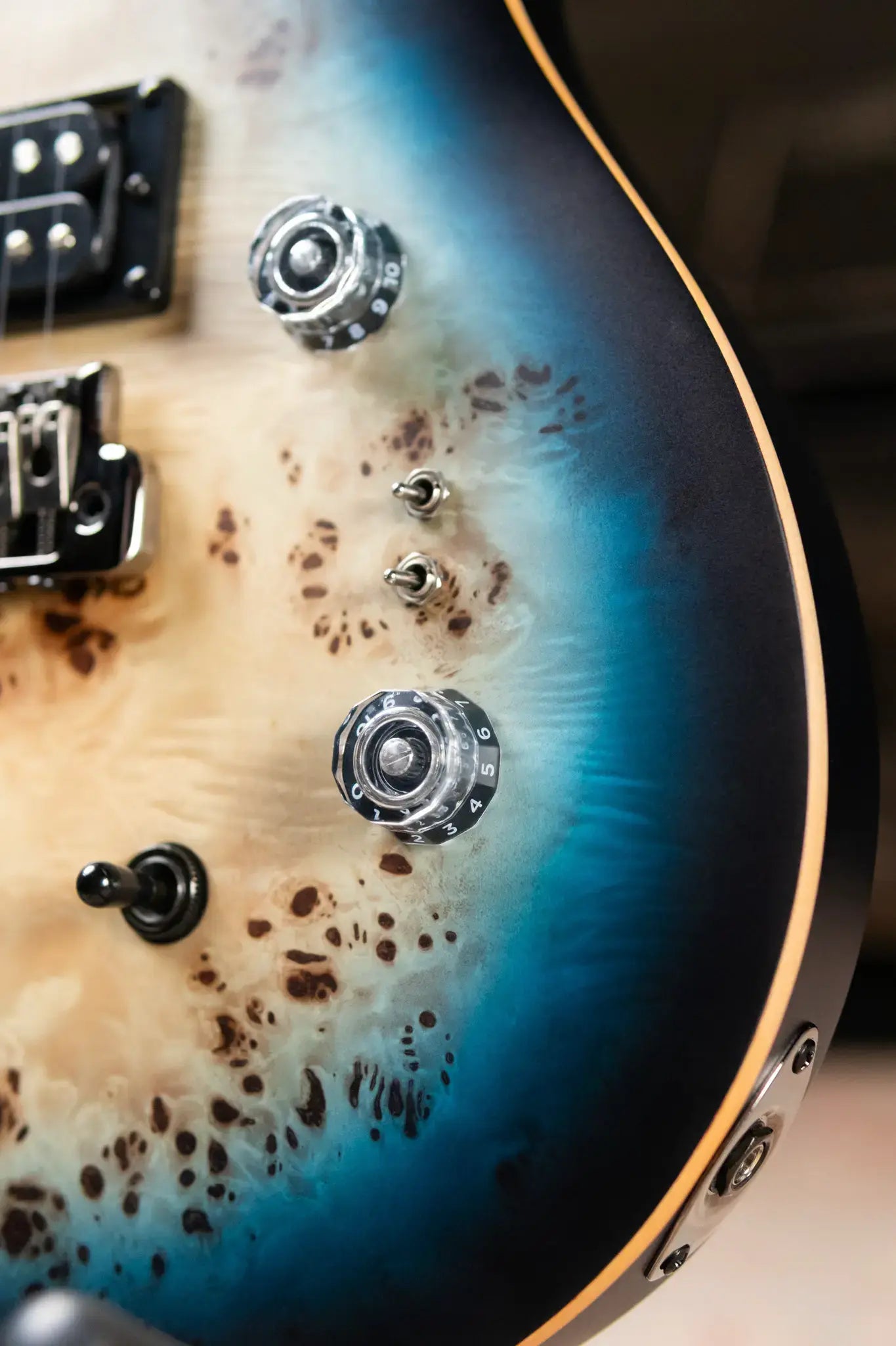 PRS SE Custom 24-08 Electric Guitar - Lake Blue Midnight Burst with Gig Bag