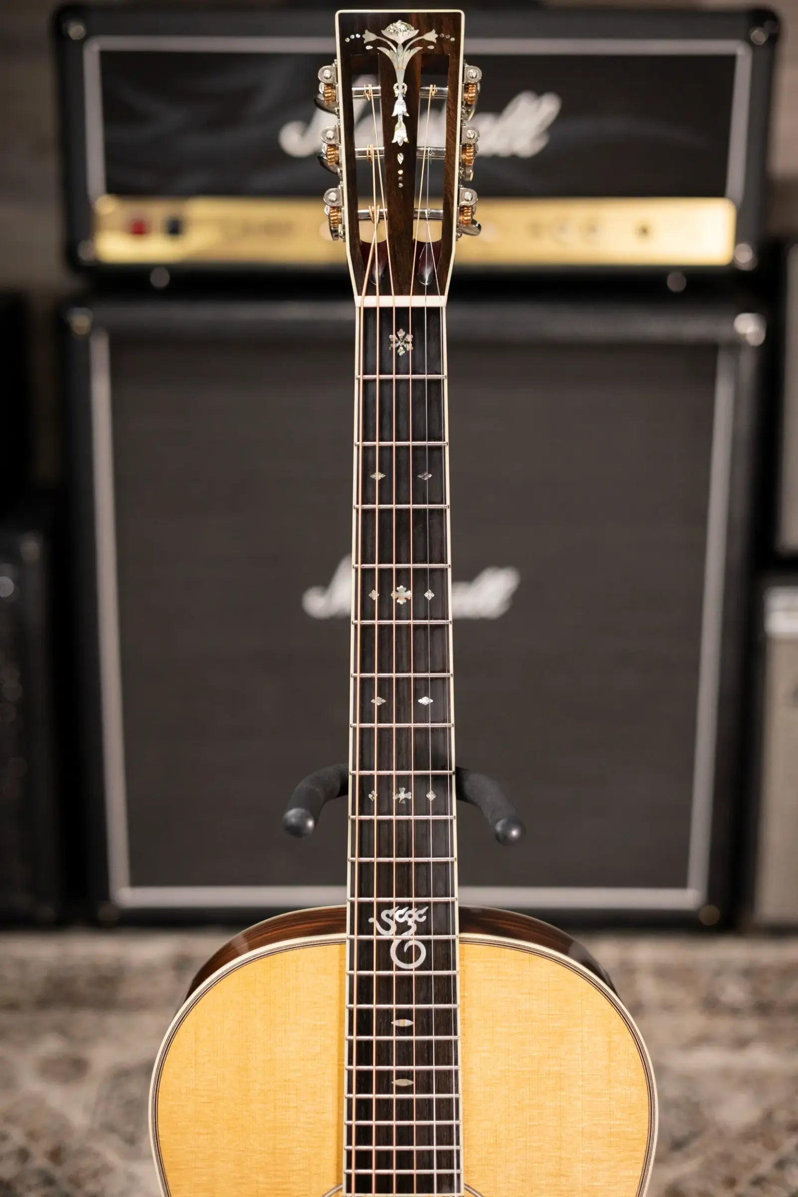 Santa Cruz 00 Acoustic Guitar - Sitka Spruce/Ebony with Hardshell Case