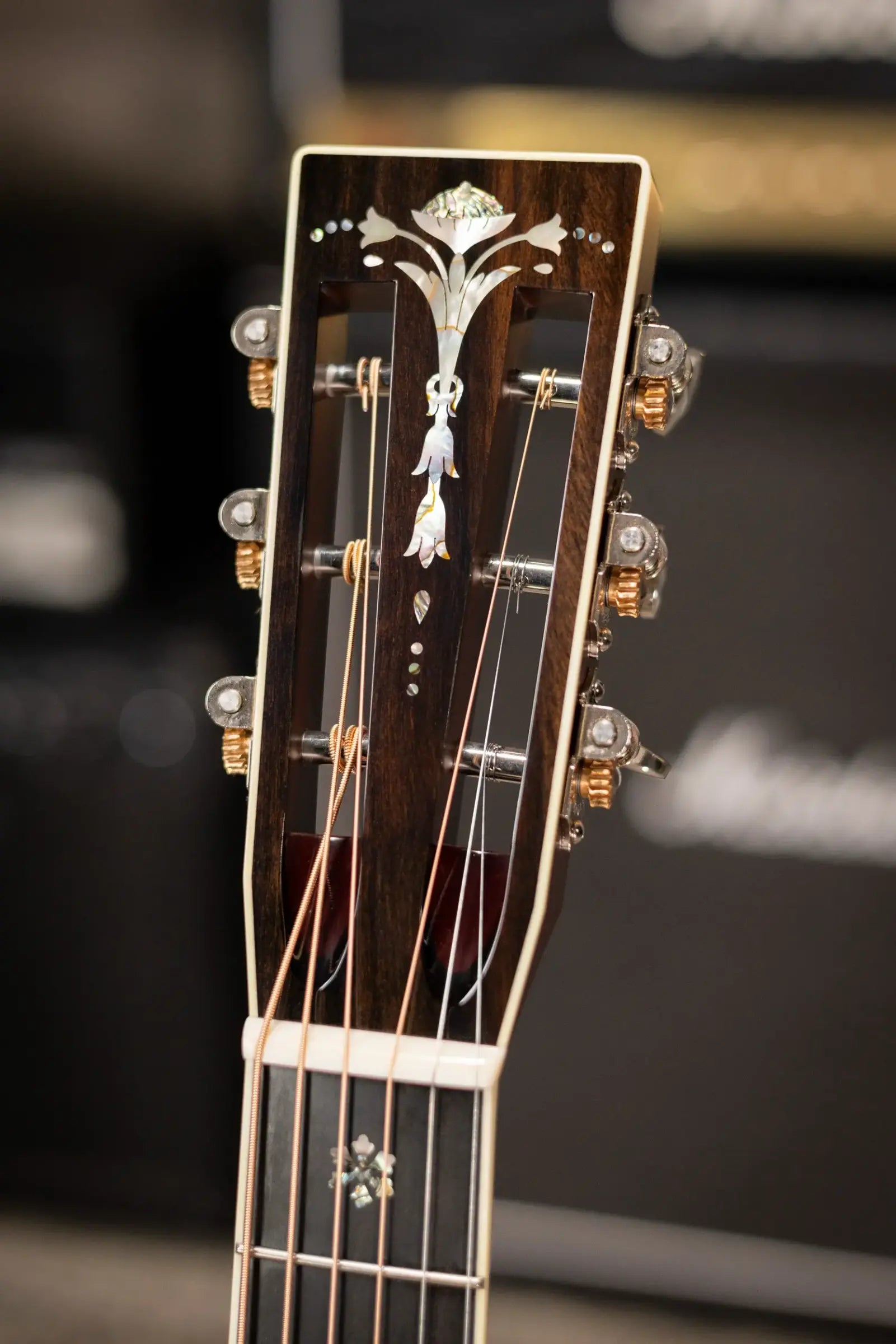 Santa Cruz 00 Acoustic Guitar - Sitka Spruce/Ebony with Hardshell Case