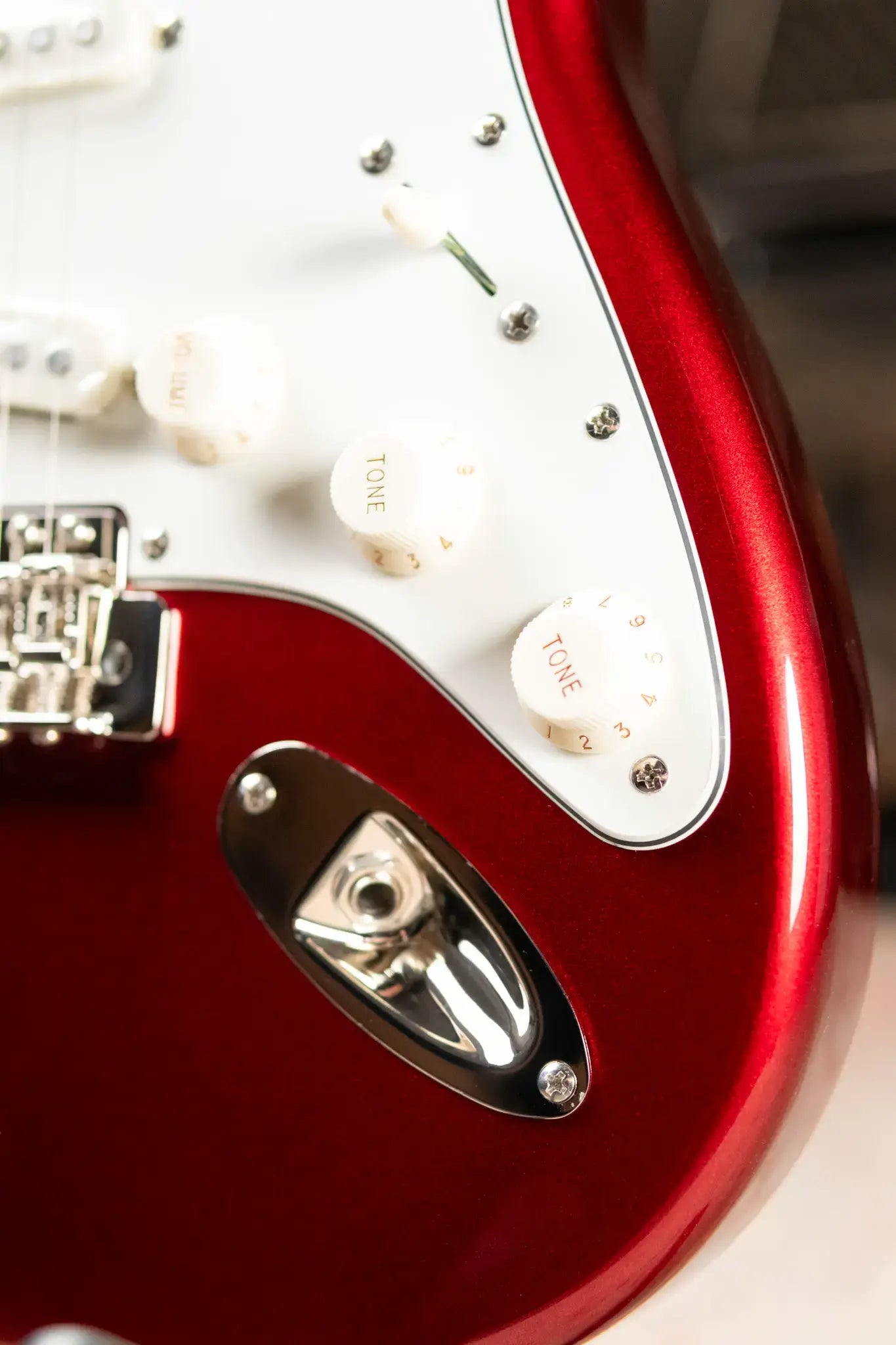 Squier Classic Vibe '60s Stratocaster Electric Guitar - Candy Apple Red