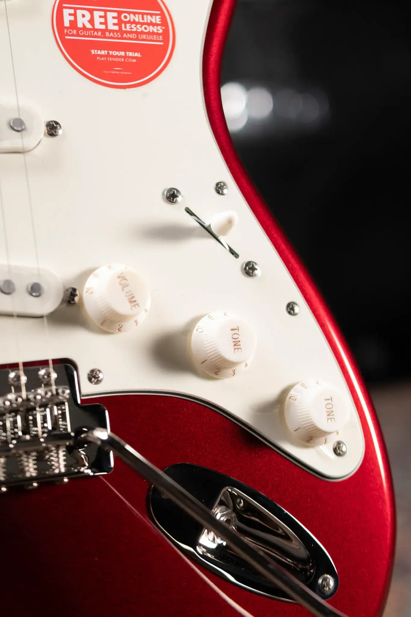 Squier Classic Vibe '60s Stratocaster Electric Guitar - Candy Apple Red