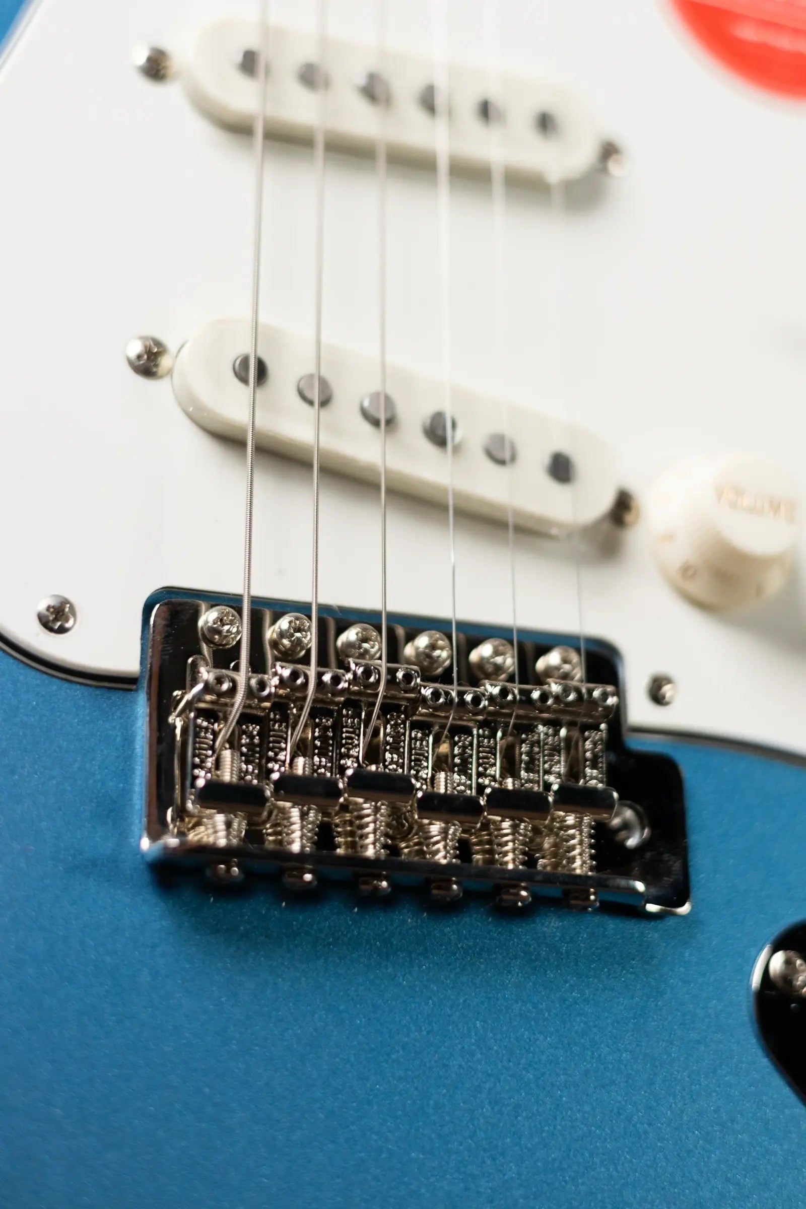 Squier Classic Vibe '60s Stratocaster Electric Guitar - Lake Placid Blue