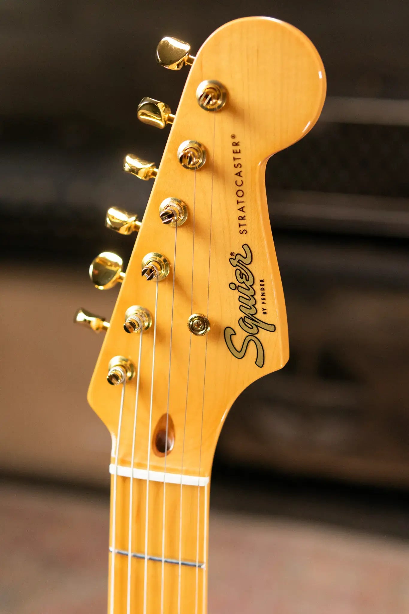 Squier FSR Classic Vibe '50s Stratocaster, Maple Fingerboard, Parchment Pickguard, Gold Hardware - White Blonde