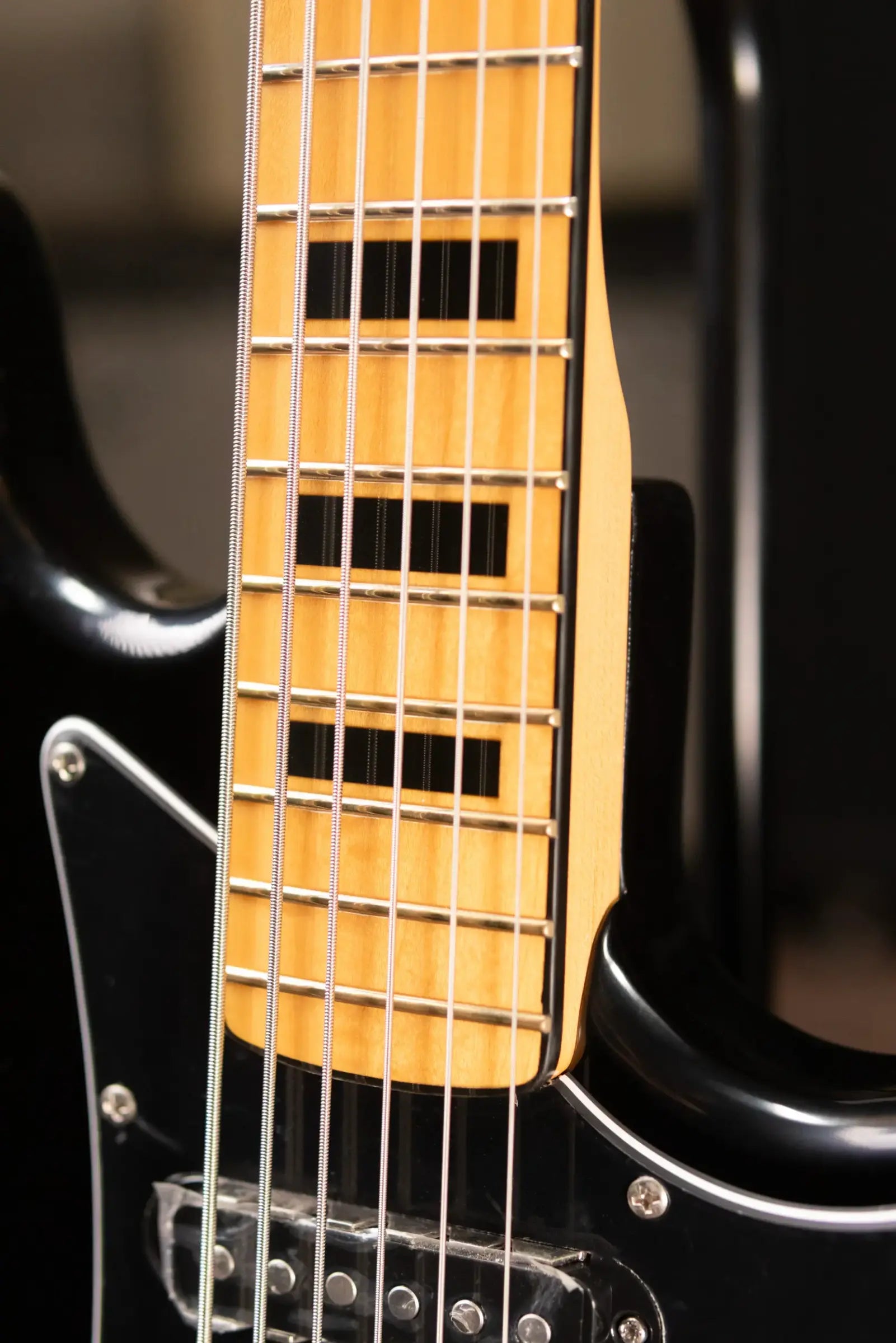 Squier FSR Classic Vibe Bass VI - Black with Matching Headstock