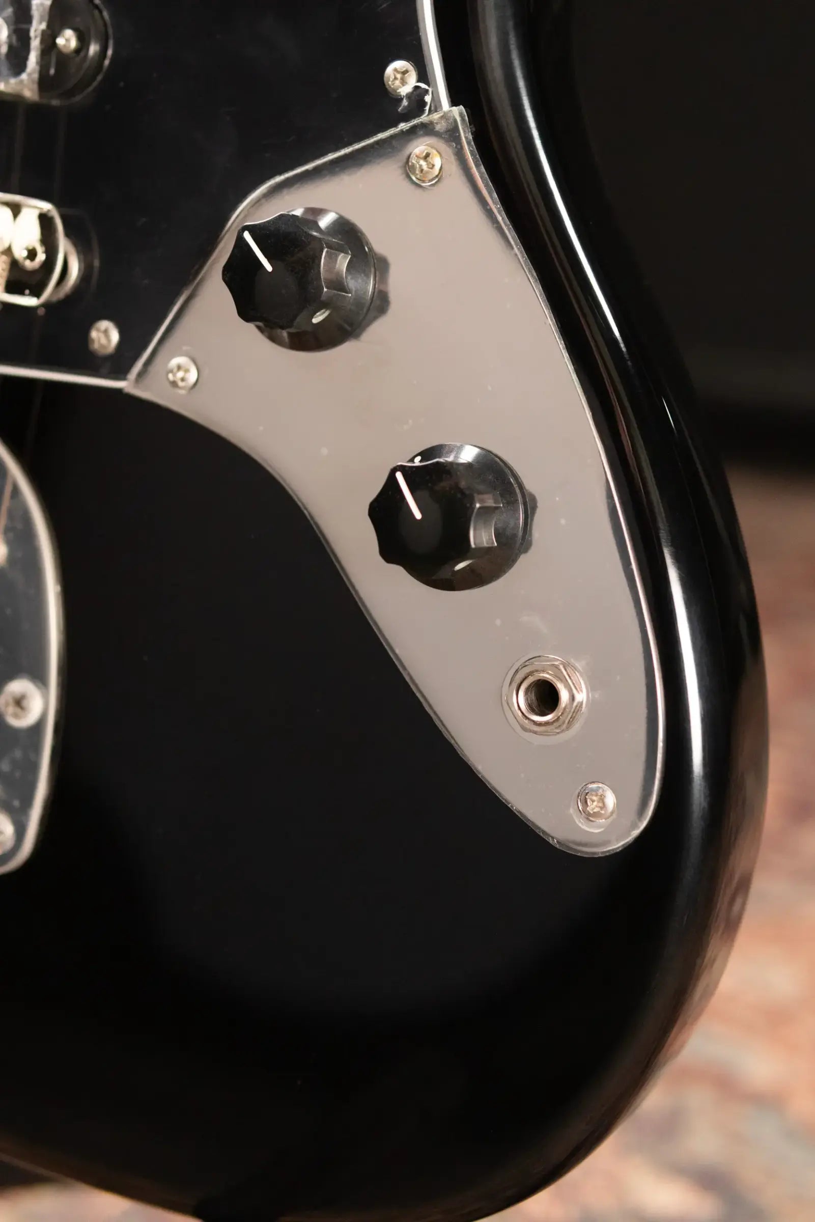 Squier FSR Classic Vibe Bass VI - Black with Matching Headstock