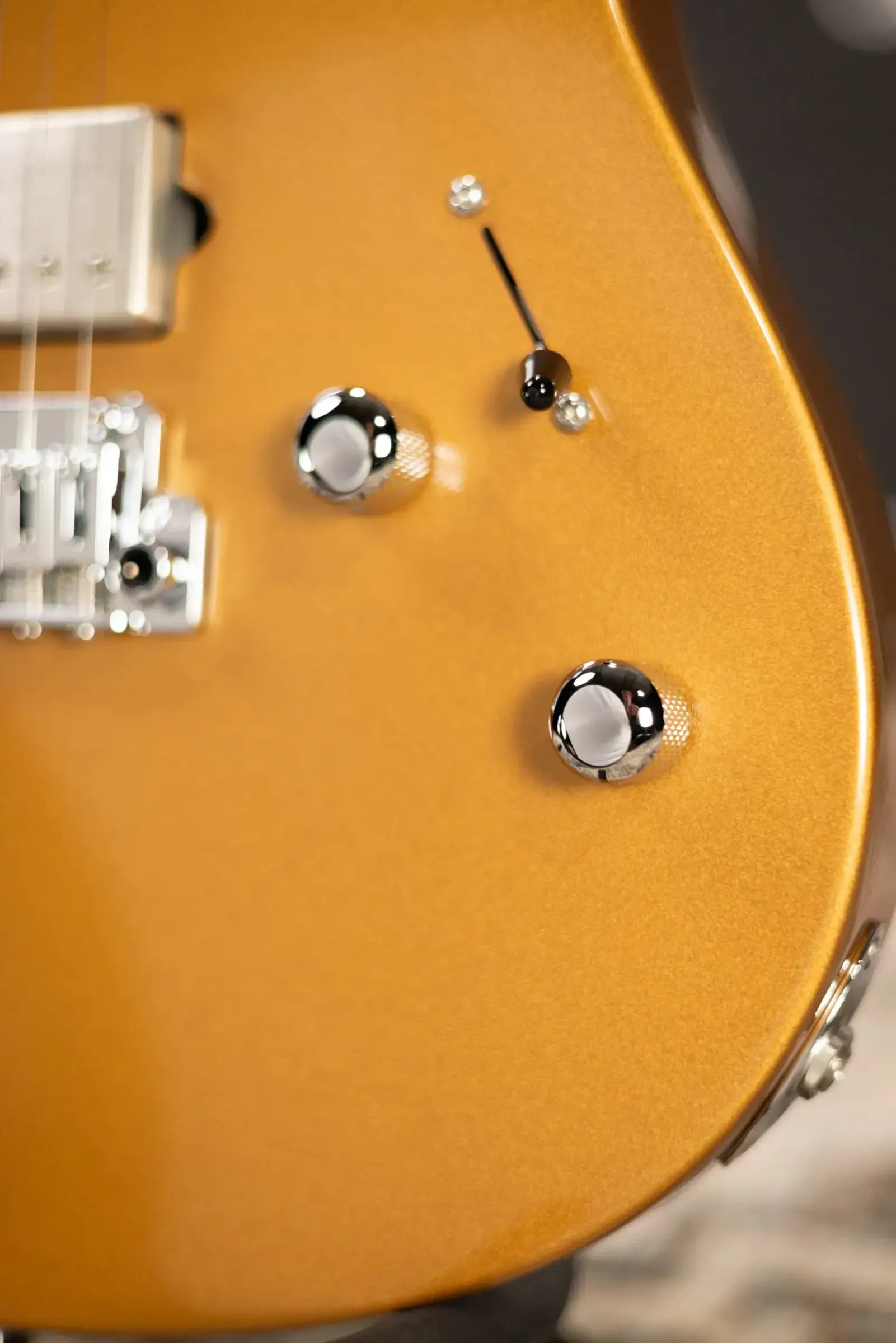 Suhr Oso Short Scale Electric Guitar - Rose Gold with Softshell Gig Bag