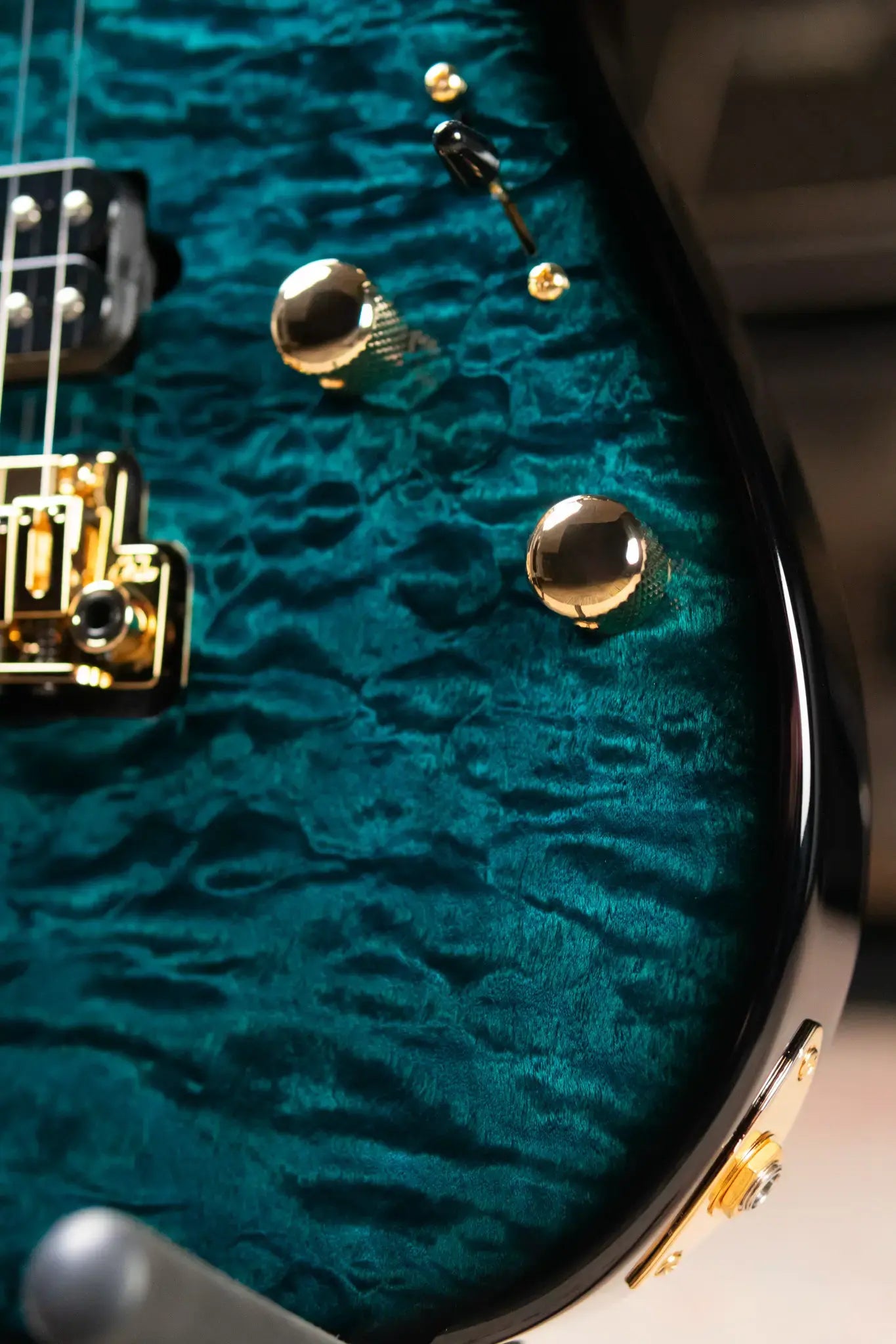 Suhr Standard Thin Burst Limited Edition Electric Guitar - Trans Teal with Gig Bag