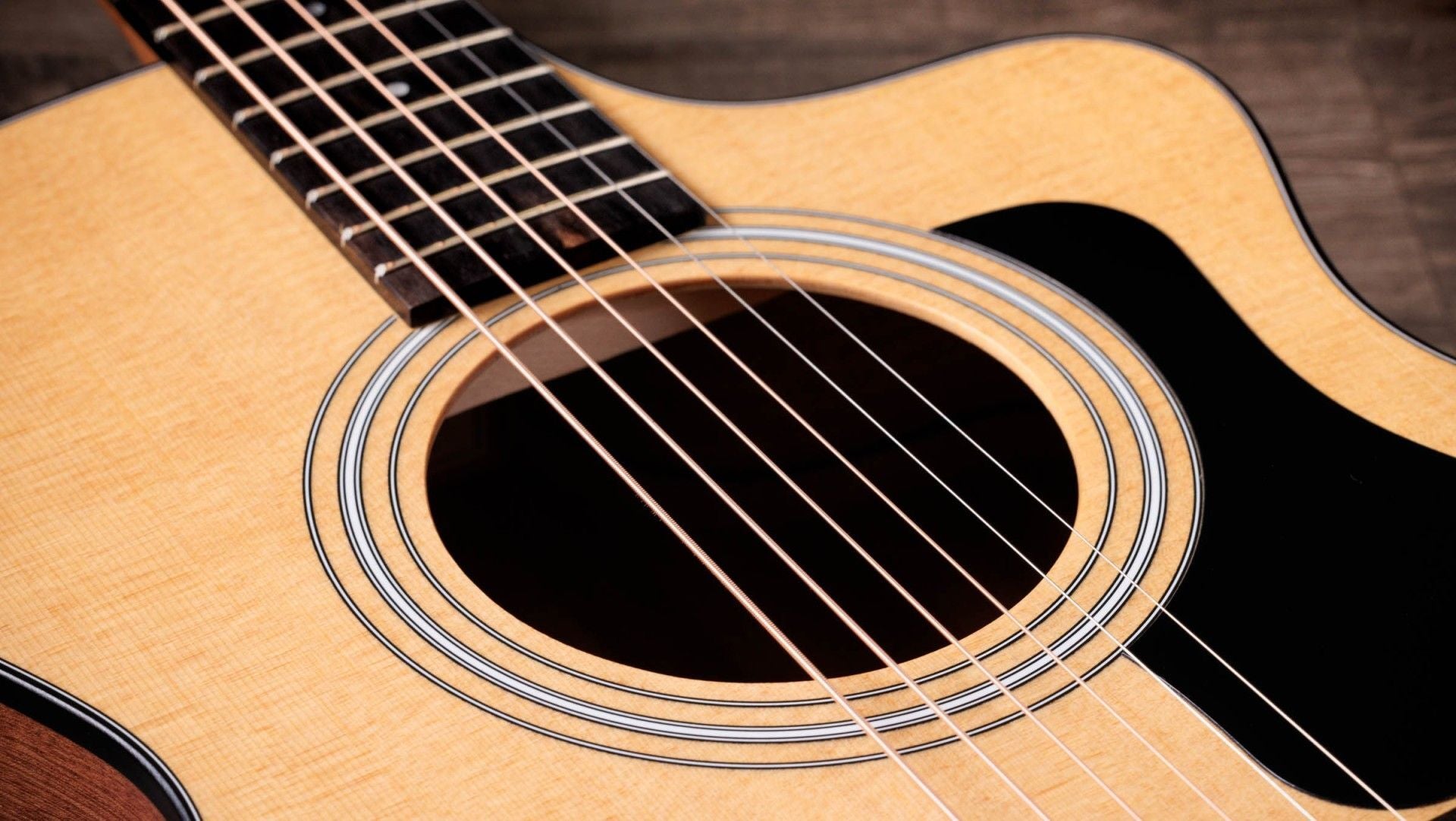 Taylor 112ce Grand Concert Acoustic/Electric Guitar with Gig Bag