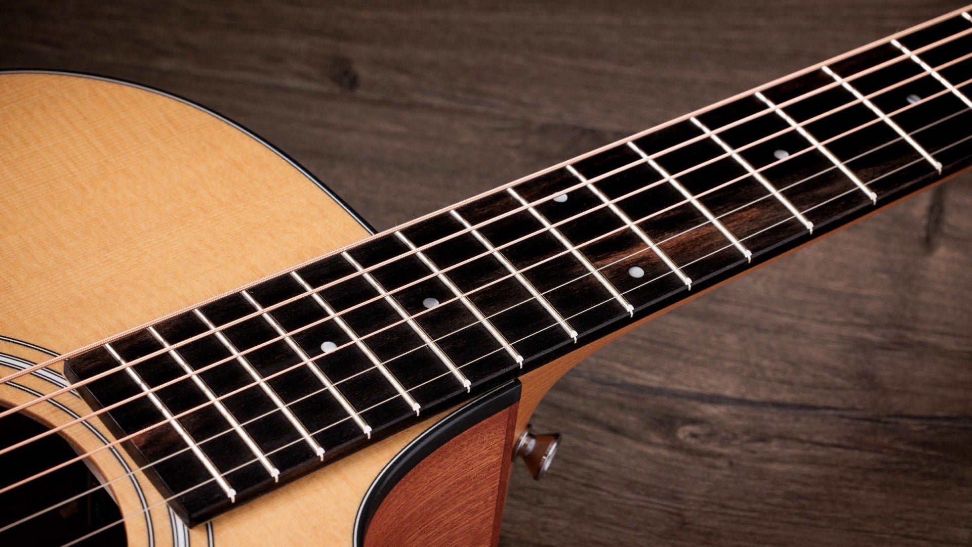 Taylor 112ce Grand Concert Acoustic/Electric Guitar with Gig Bag