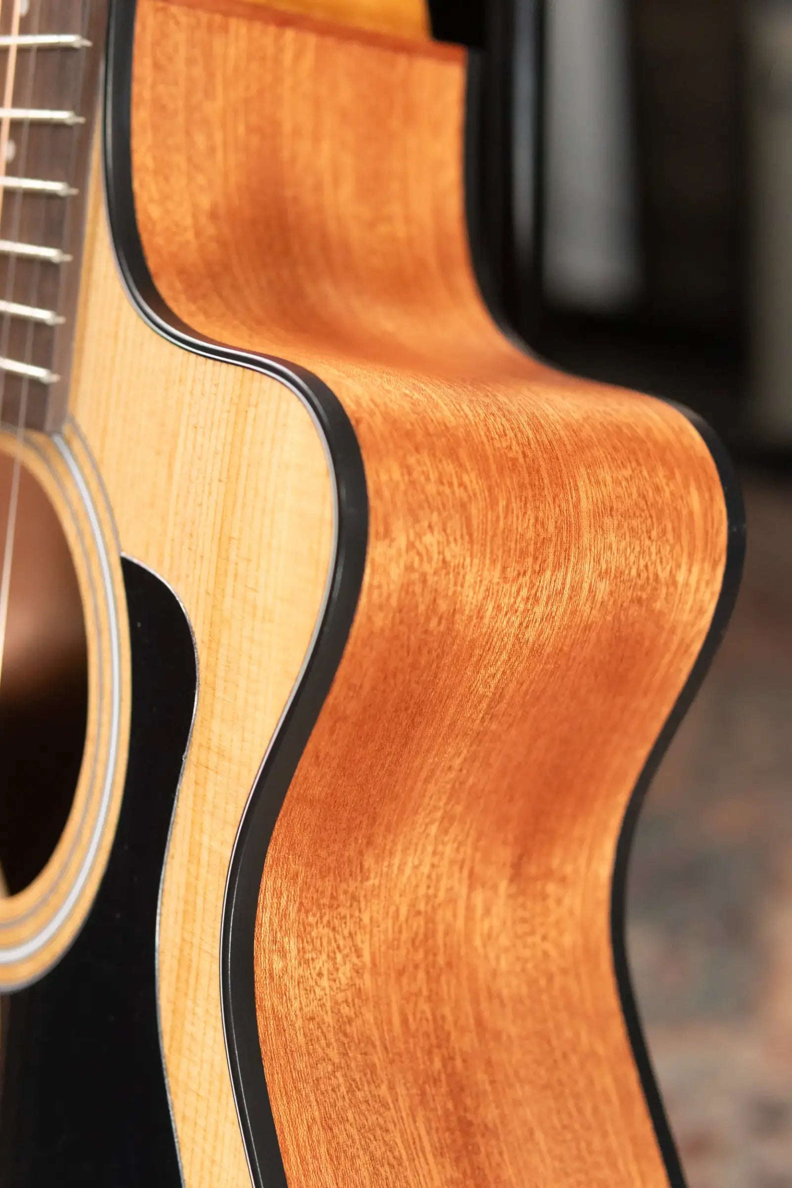 Taylor 112ce Grand Concert Acoustic/Electric Guitar with Gig Bag