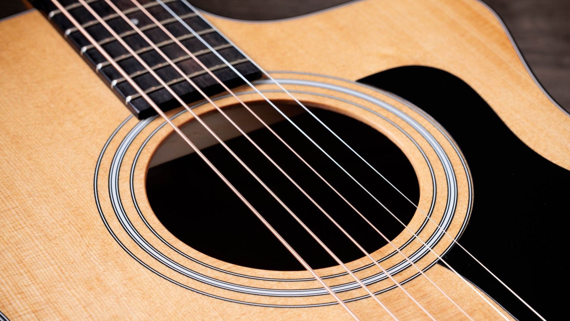 Taylor 114ce Acoustic-Electric Guitar with Structured Gig Bag