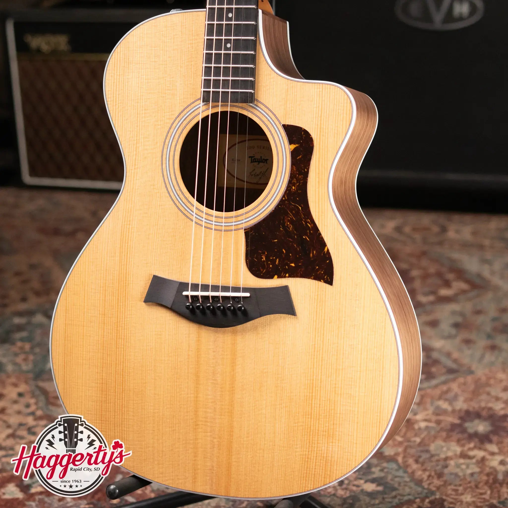 Taylor 212ce Grand Concert Acoustic/Electric Guitar with Gig Bag