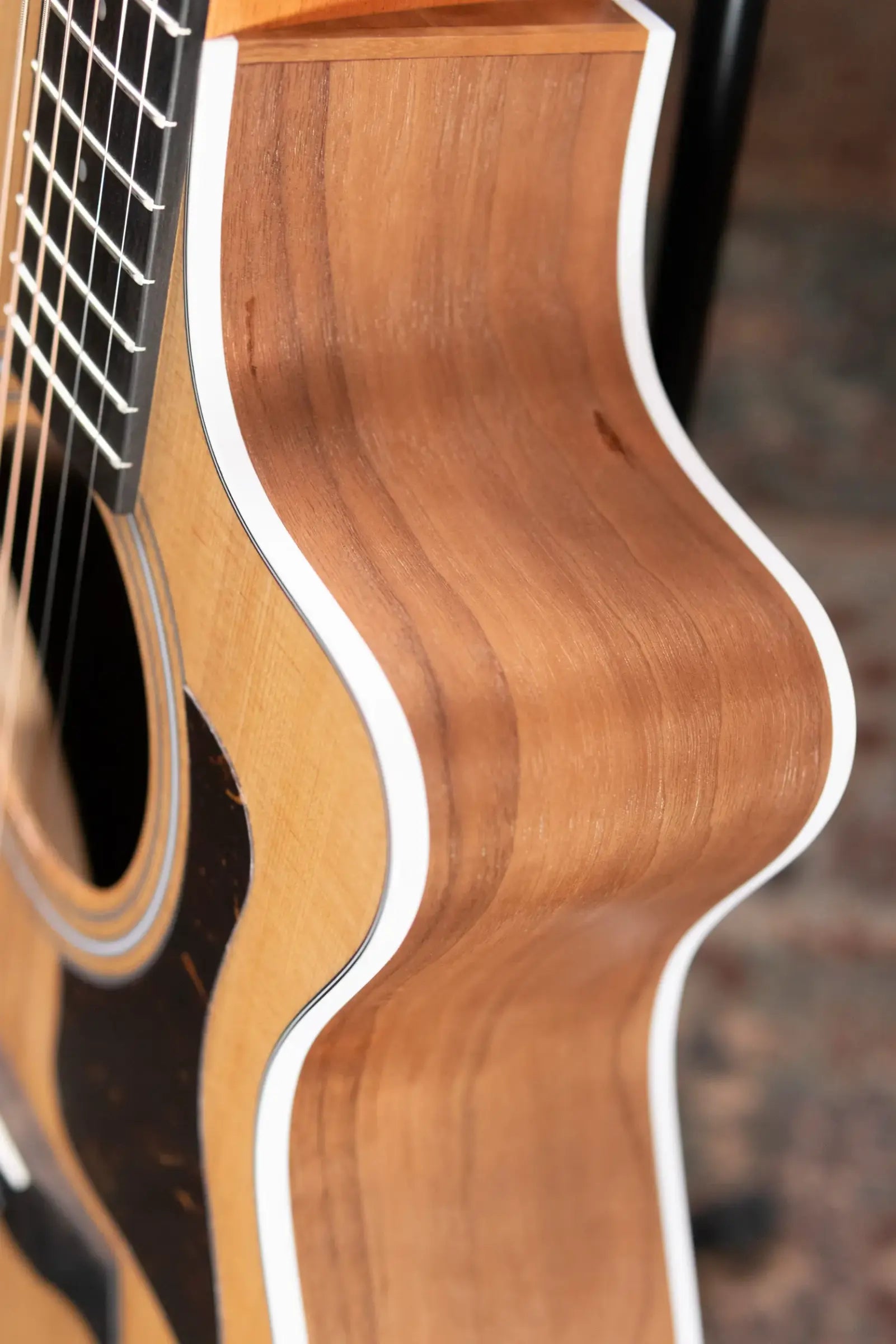 Taylor 212ce Grand Concert Acoustic/Electric Guitar with Gig Bag