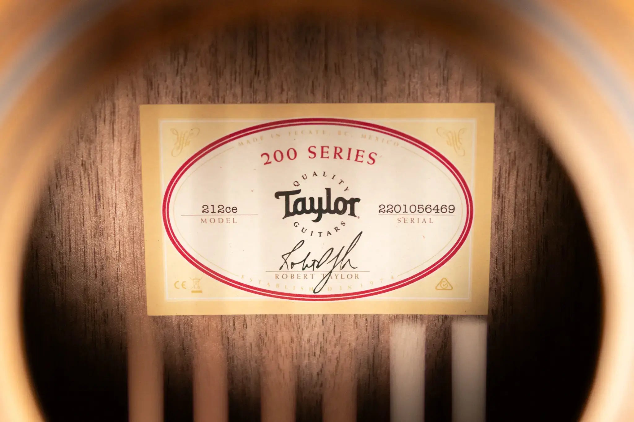 Taylor 212ce Grand Concert Acoustic/Electric Guitar with Gig Bag