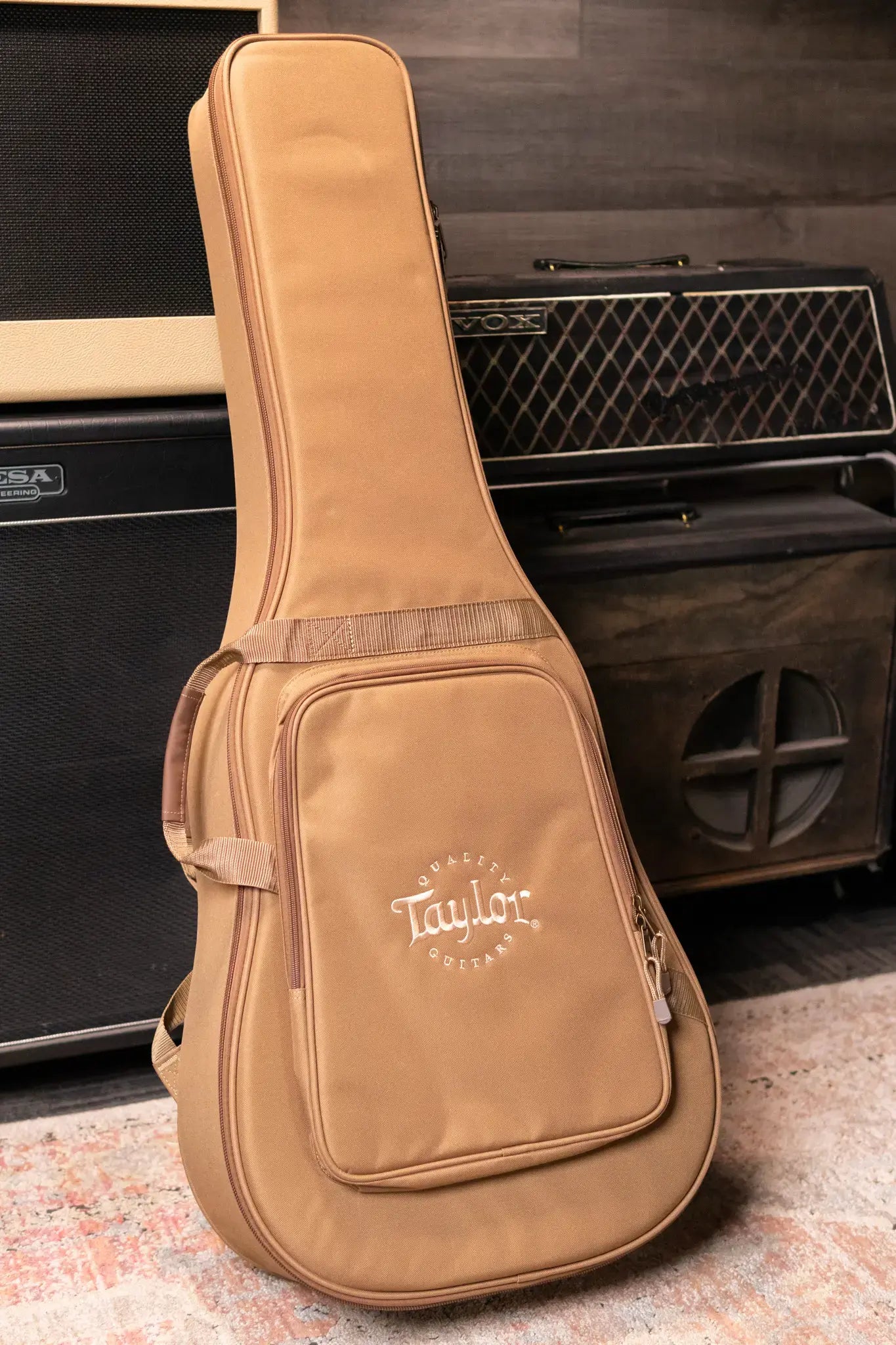 Taylor 212ce Grand Concert Acoustic/Electric Guitar with Gig Bag