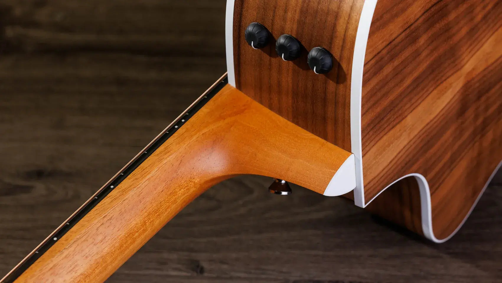 Taylor 212ce Grand Concert Acoustic/Electric Guitar with Gig Bag