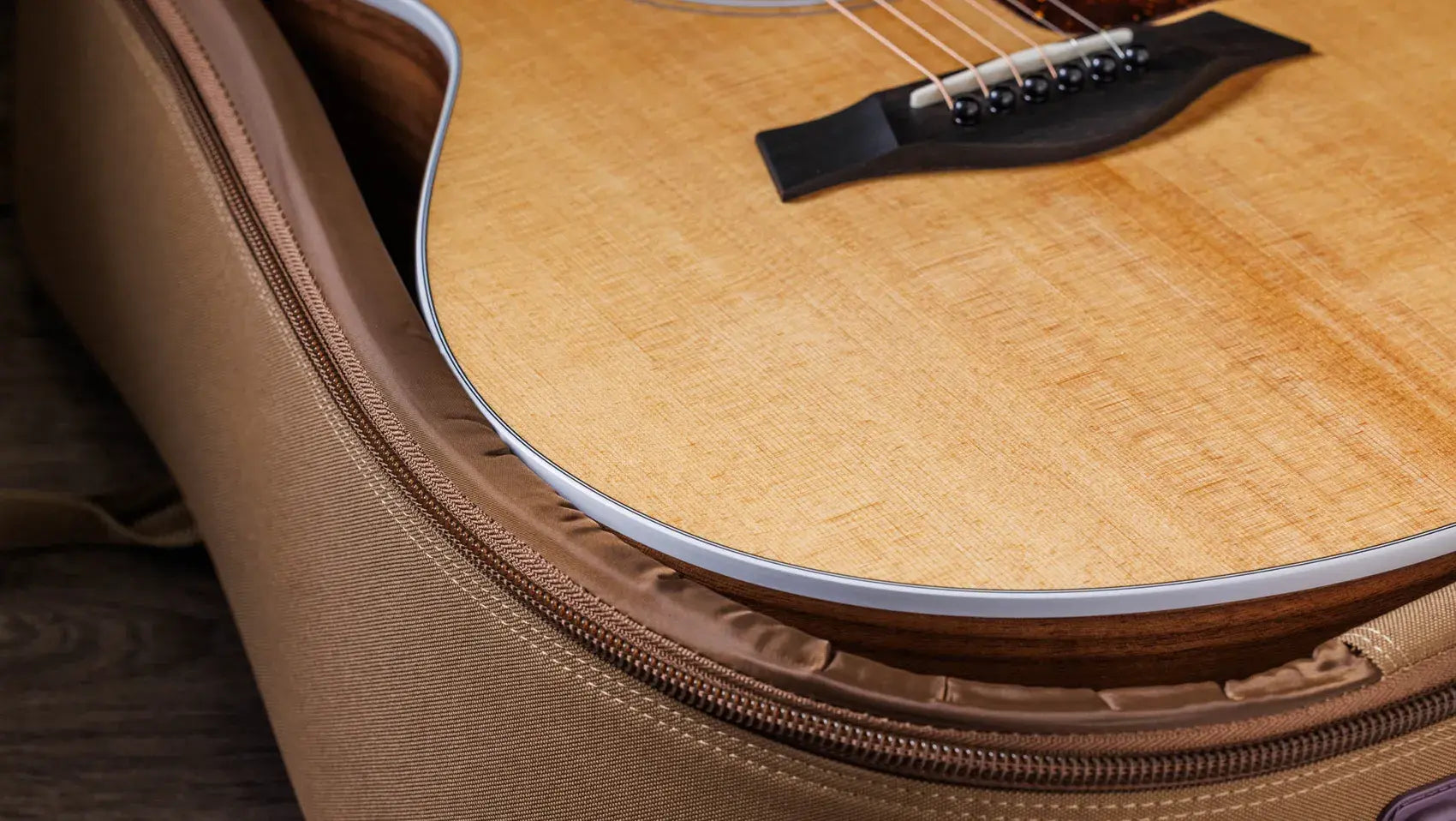 Taylor 212ce Grand Concert Acoustic/Electric Guitar with Gig Bag