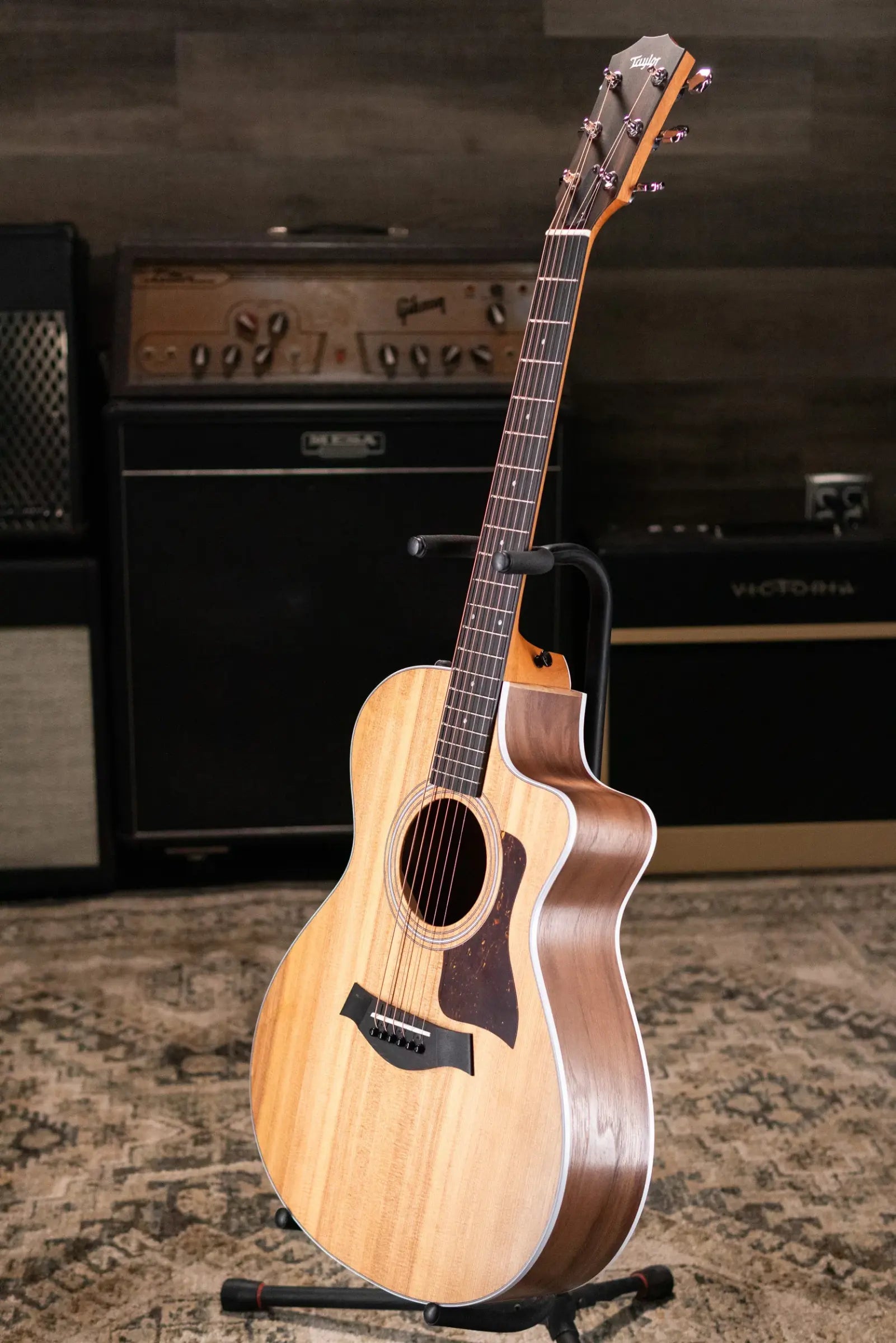 Taylor 212ce Grand Concert Acoustic/Electric Guitar with Gig Bag