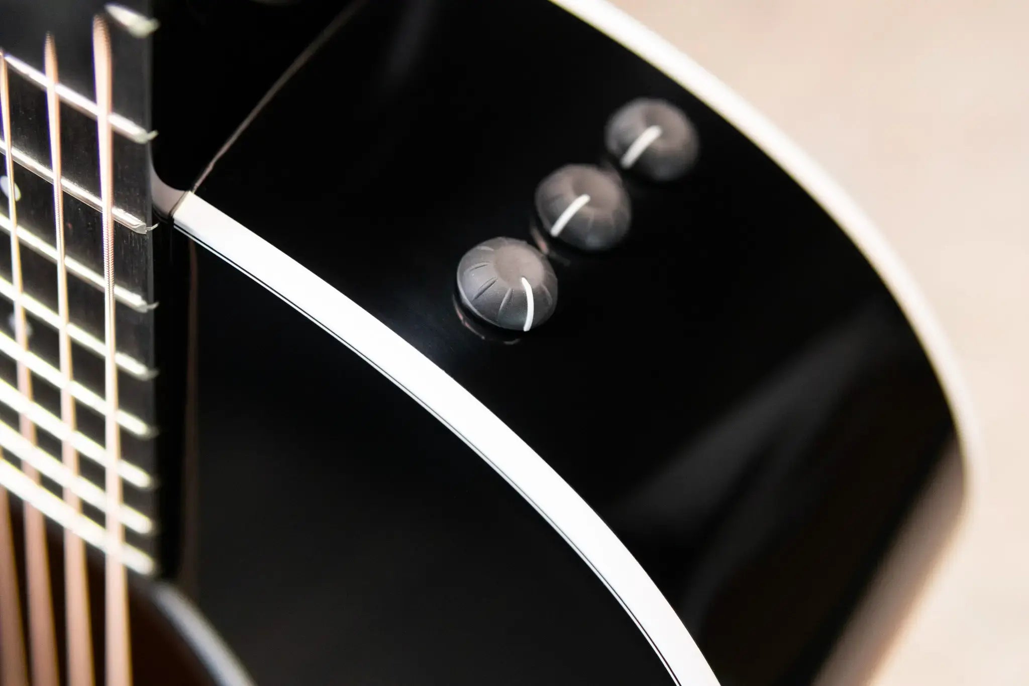 Taylor 214ce-BLK Plus Left-Hand Grand Auditorium Acoustic/Electric Guitar - Black with Aerocase