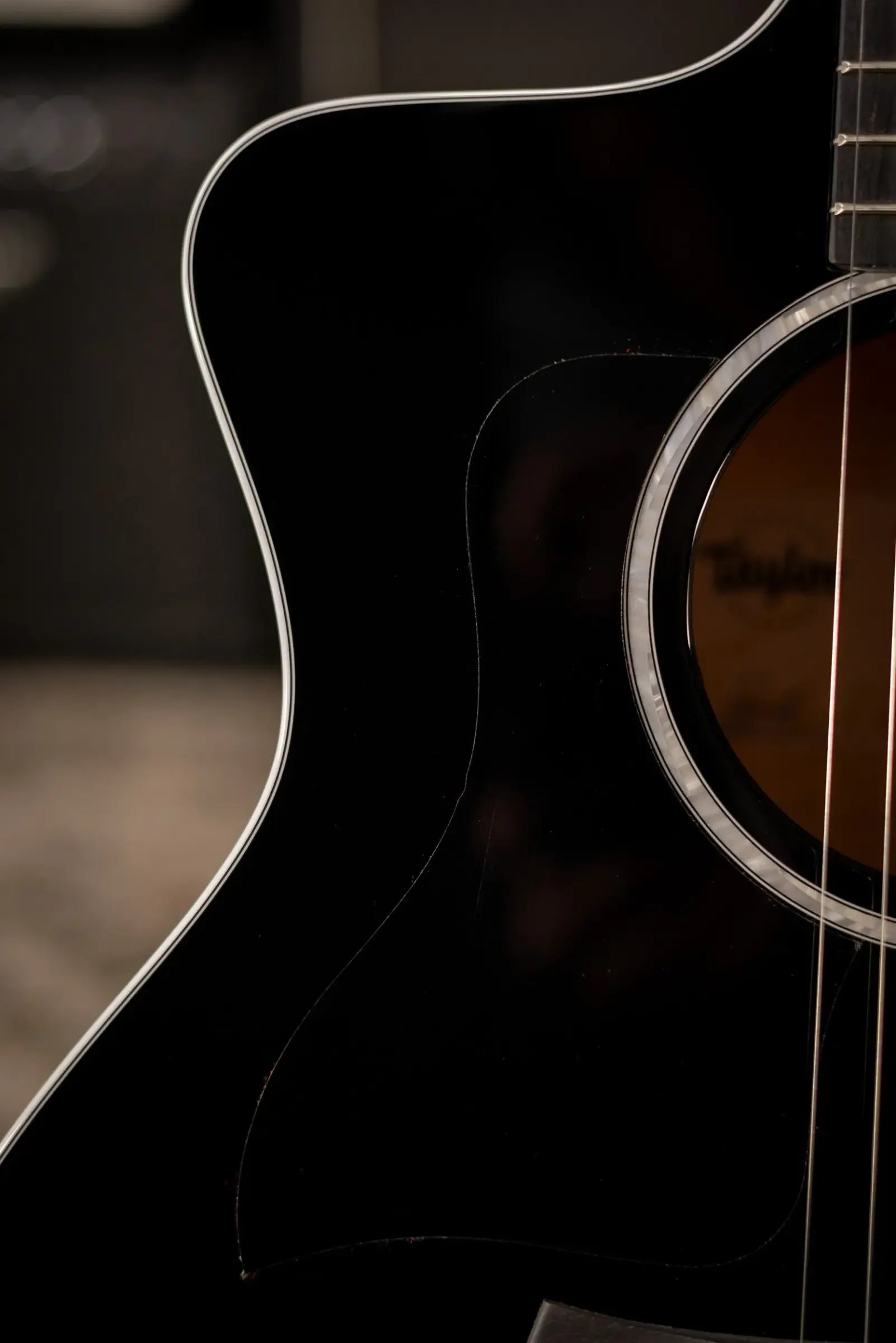 Taylor 214ce BLK Plus Left-Handed Grand Auditorium Acoustic/Electric Guitar - Black with Aerocase